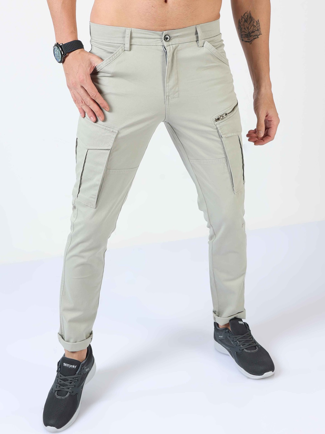 

Tailoraedge Men Relaxed Cargos Trousers, Green