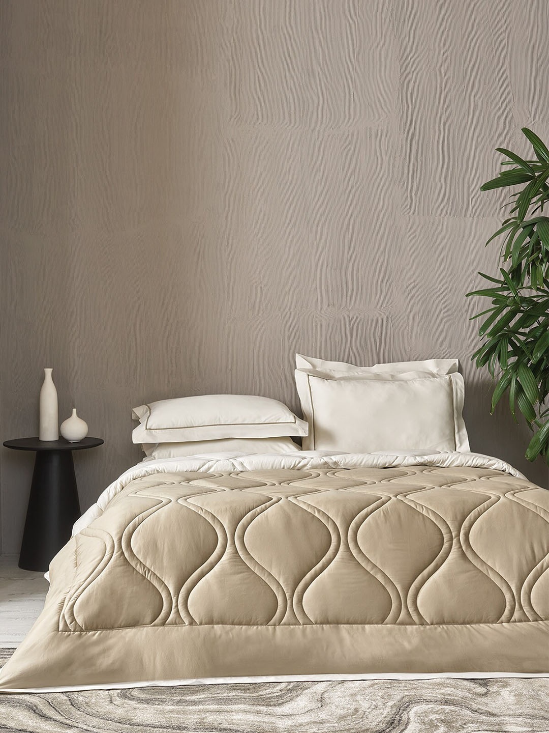 

DDecor White & Beige Cotton Double King Bedding Set