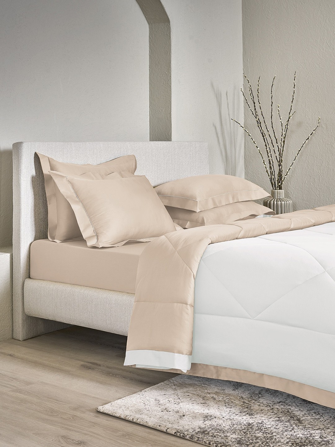 

DDecor Beige & White Quilted Cotton Double King Bedding Set