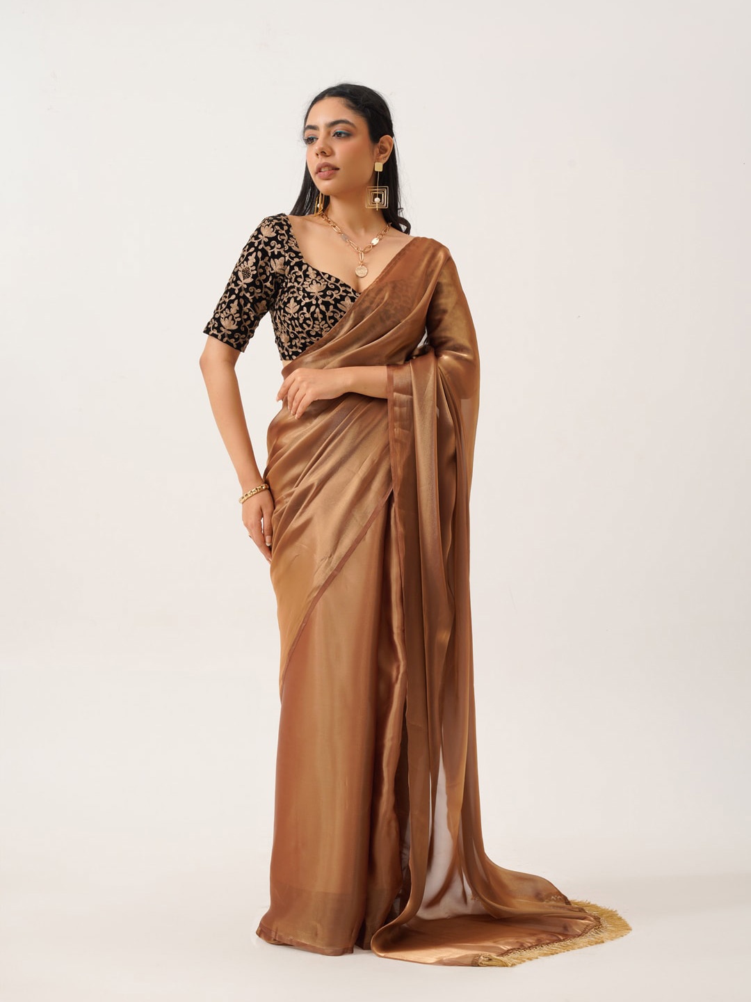 

Tikhi Imli Organza Ready to Wear Saree, Gold