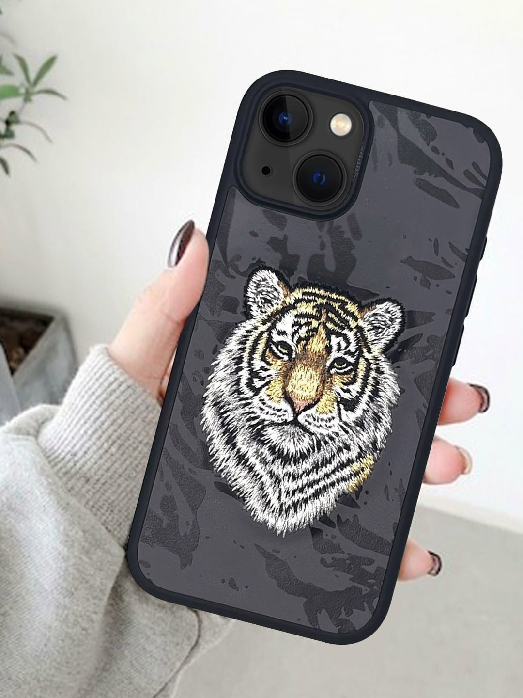 

TREEMODA Polo Tiger Embroidered Leather iPhone 15 Back Case, Black