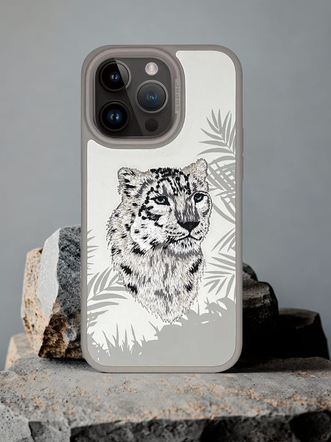 

TREEMODA Snow Leopard Embroidered iPhone 15 Pro Max Back Case, White