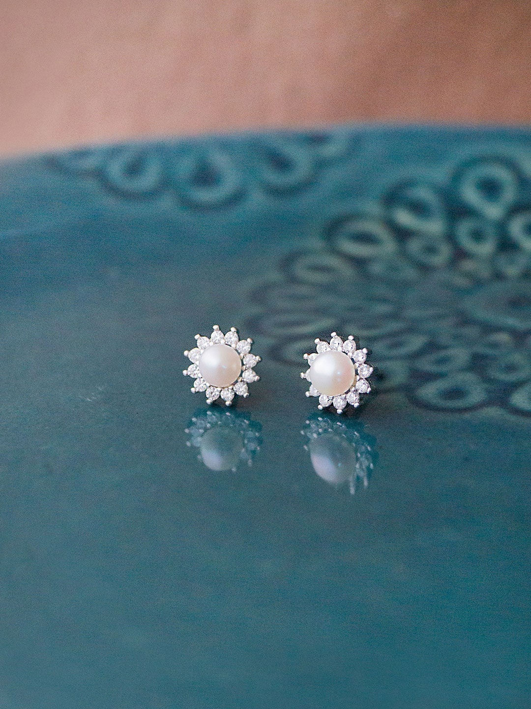 

MANNASH Rhodium-Plated Classic Studs Earrings, Silver