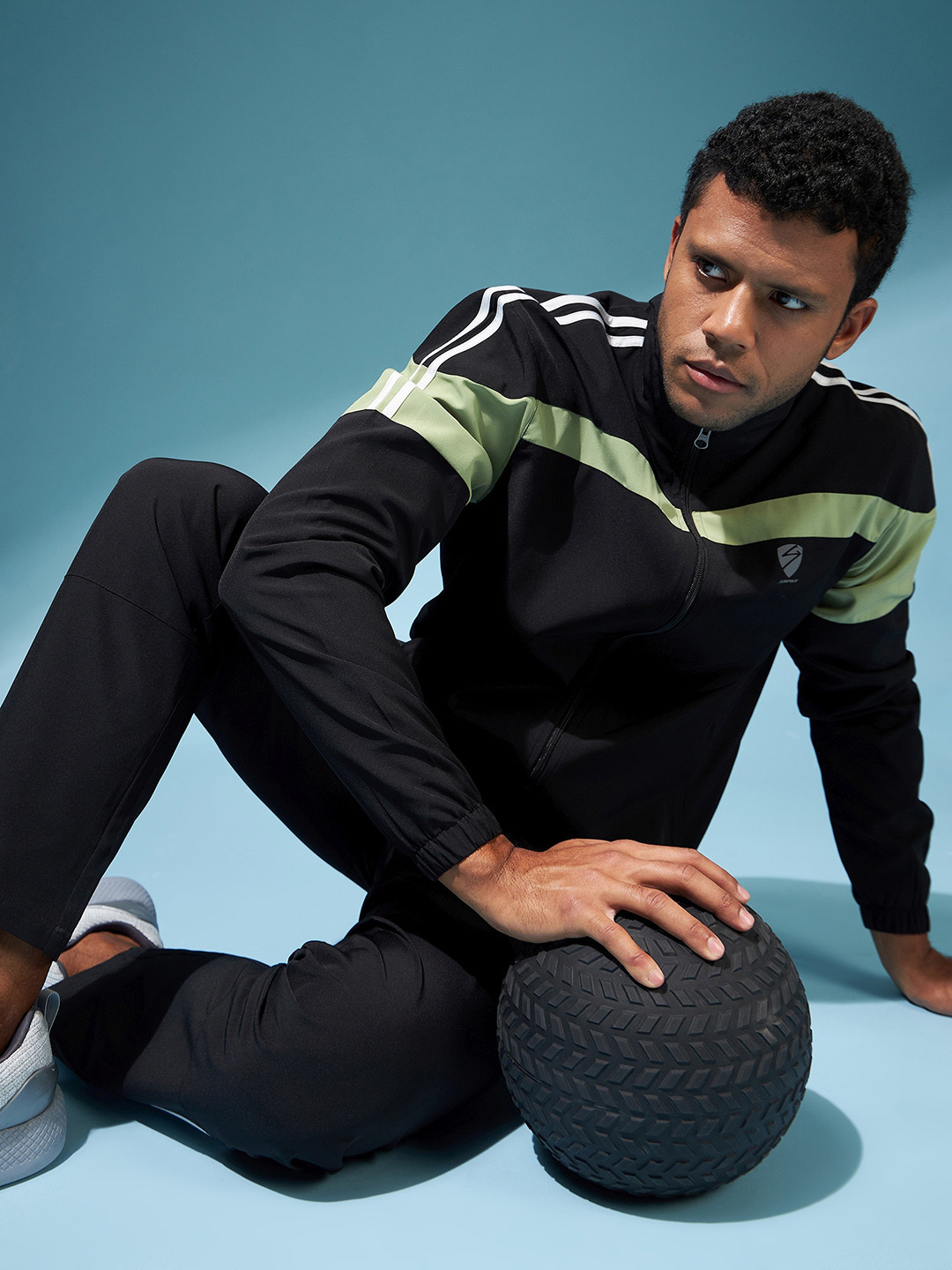 

UNPAR Men Mid-Rise Colourblocked Tracksuits, Black