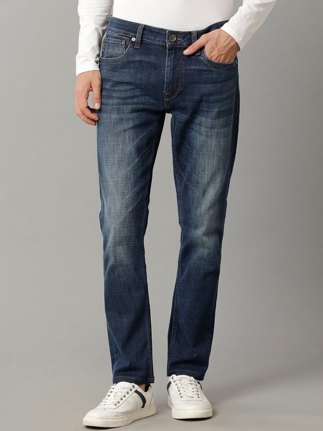 

Voi Jeans Men Skinny Fit Low Distress Light Fade Stretchable Jeans, Blue