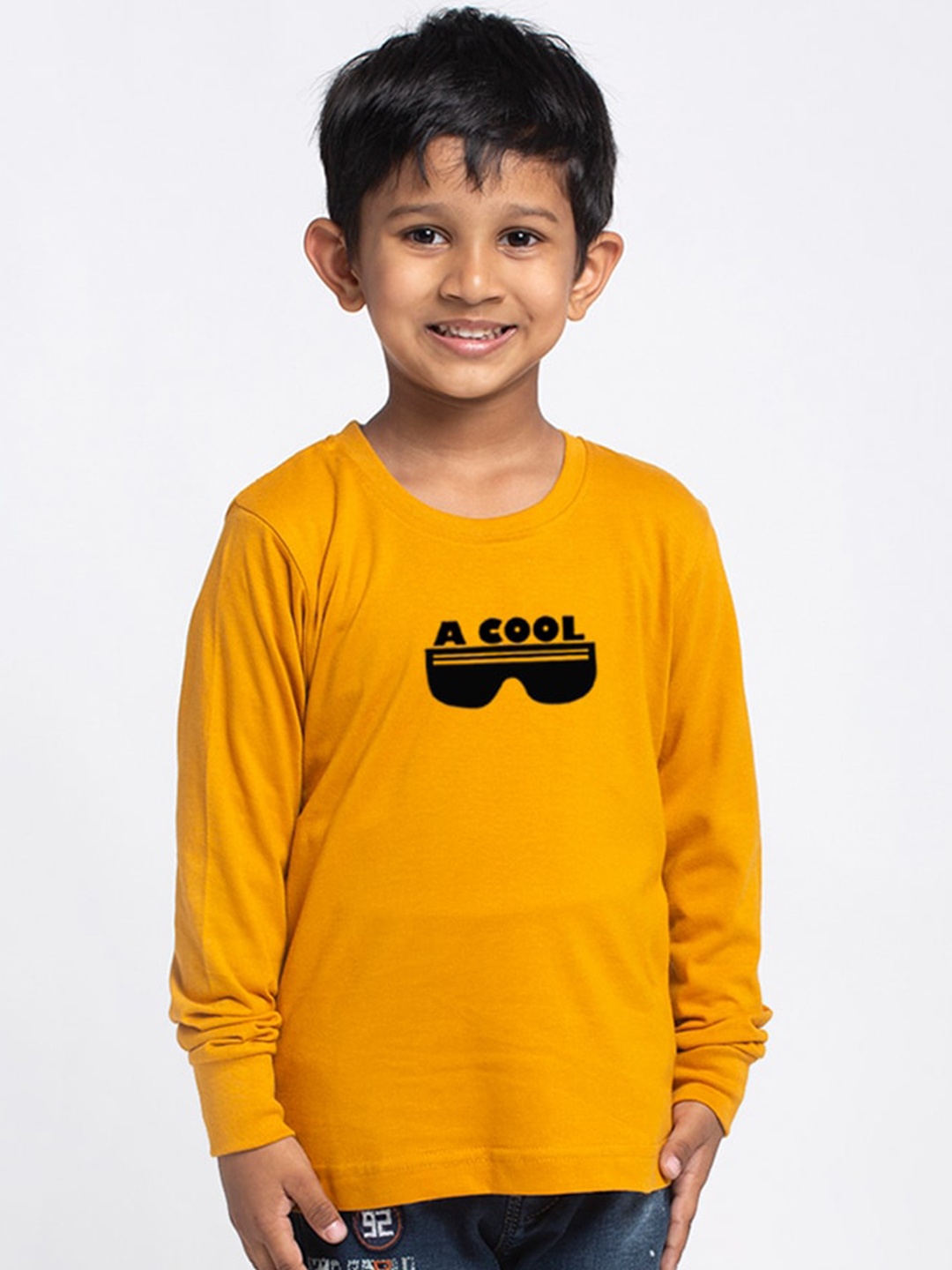 

Friskers Boys Gold-Toned Typography Printed Pockets Slim Fit T-shirt