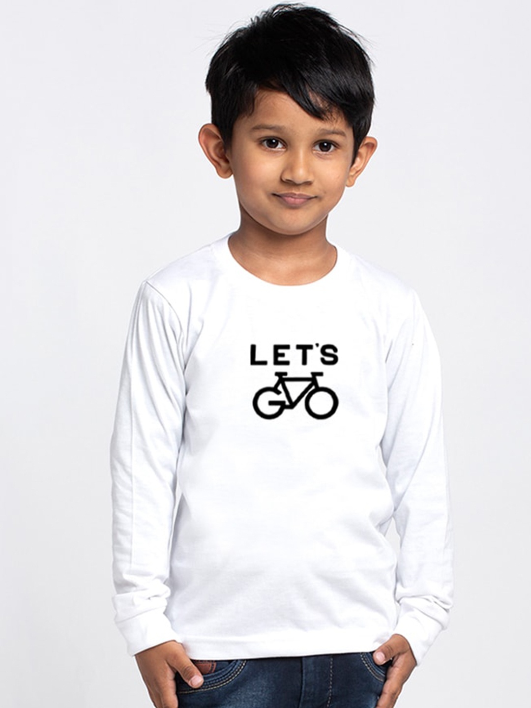 

Friskers Boys White Typography Printed Applique Slim Fit T-shirt