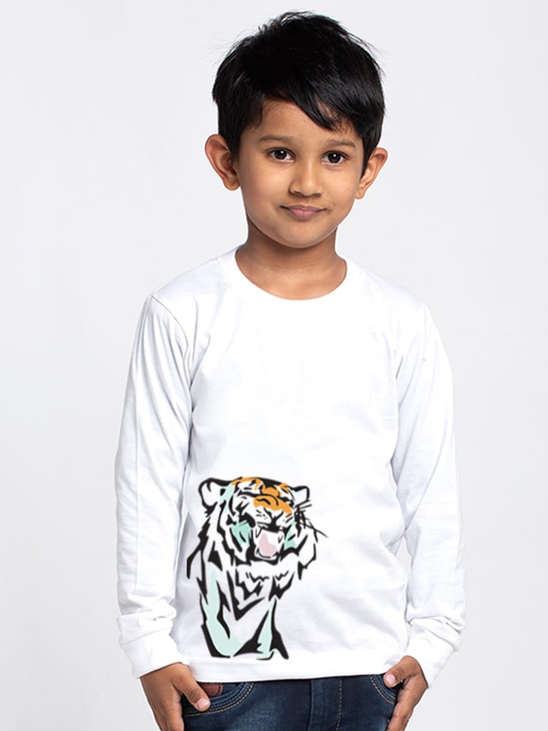 

Friskers Boys White Printed Raw Edge Slim Fit T-shirt