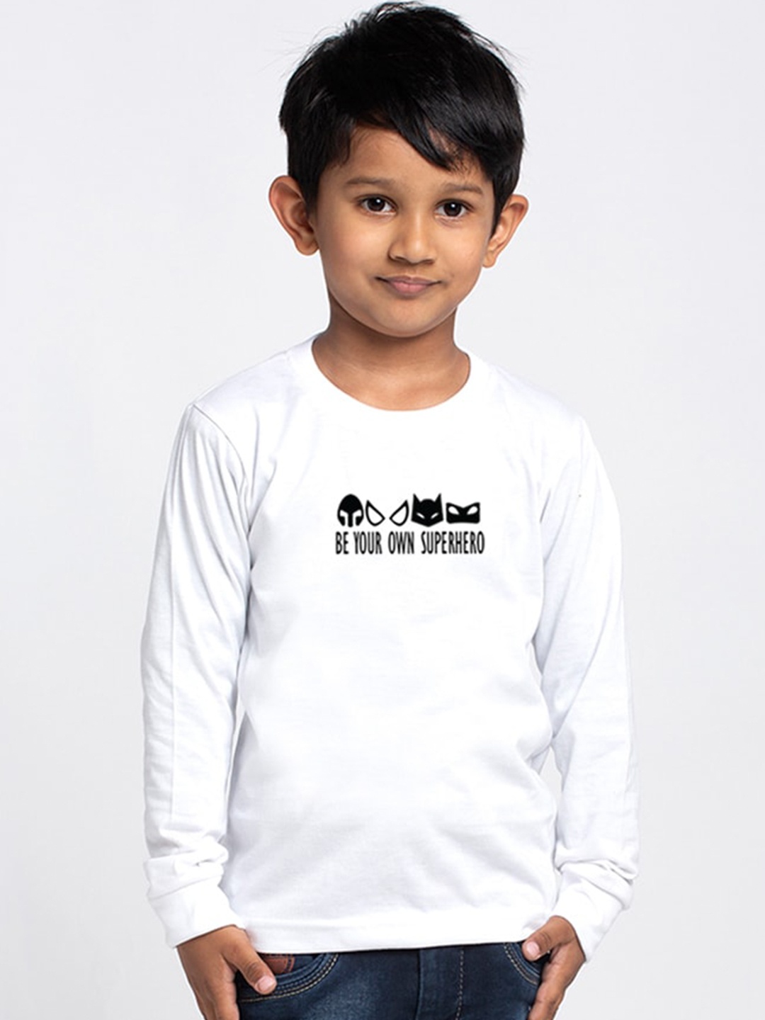 

Friskers Boys White Typography Printed Applique Slim Fit T-shirt