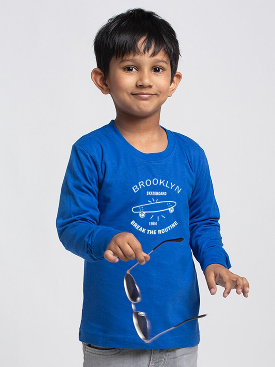 

Friskers Boys Blue Typography Printed Applique Slim Fit T-shirt