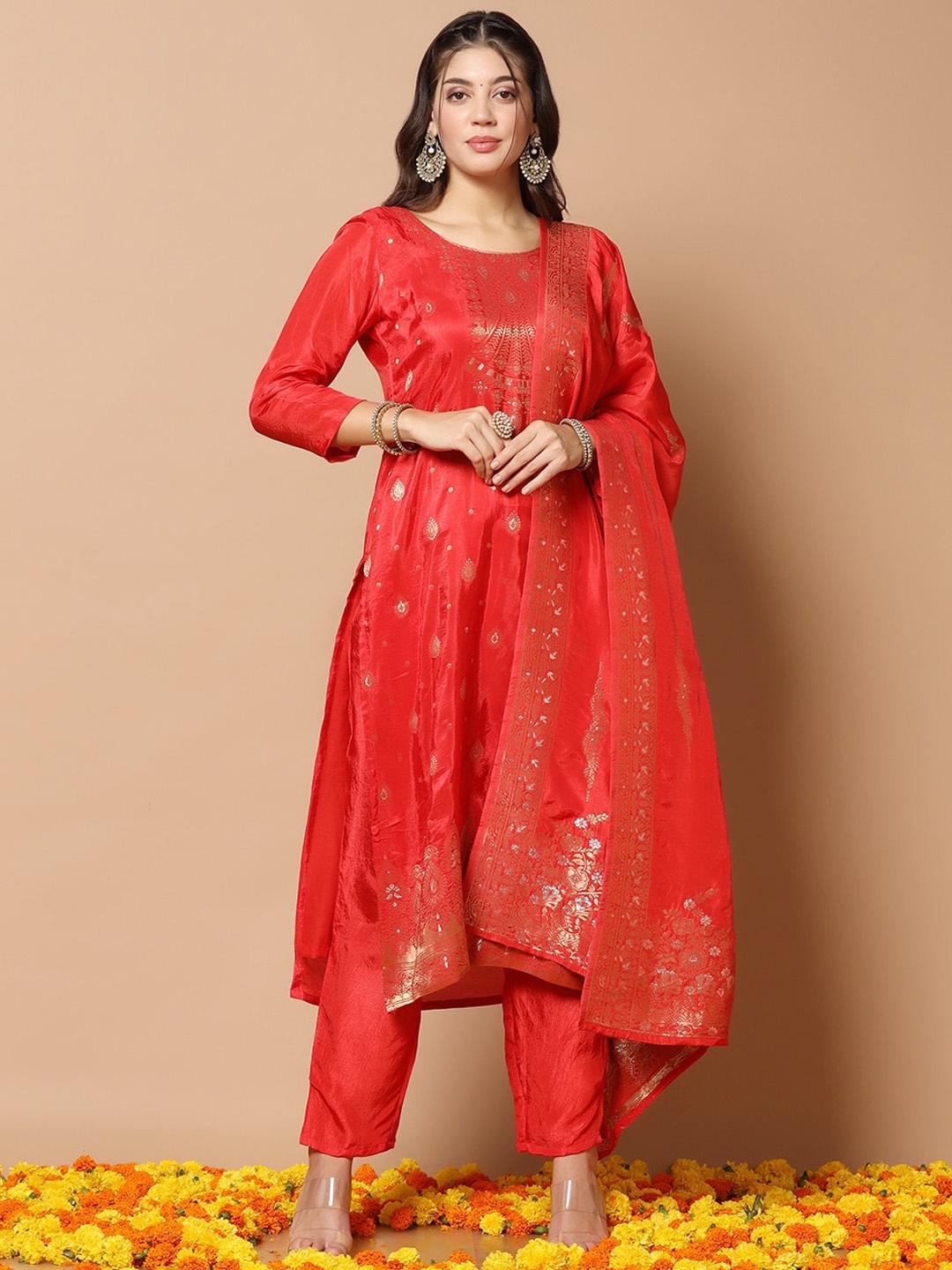 

FASHION DREAM Ethnic Motif Woven Design Jacquard Kurta With Trousers & Dupatta, Red
