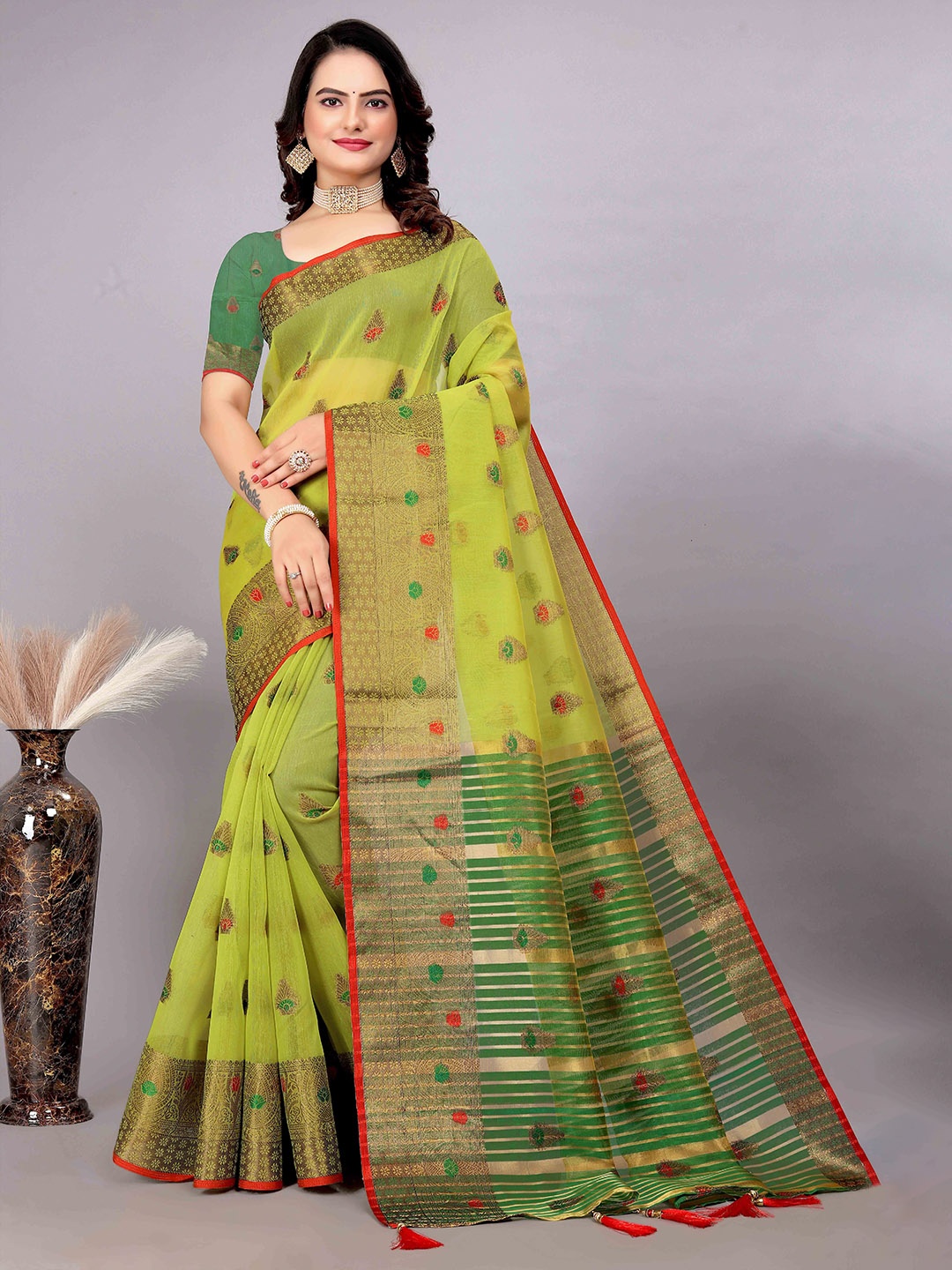 

Mitera Ethnic Motifs Woven Design Zari Saree, Green