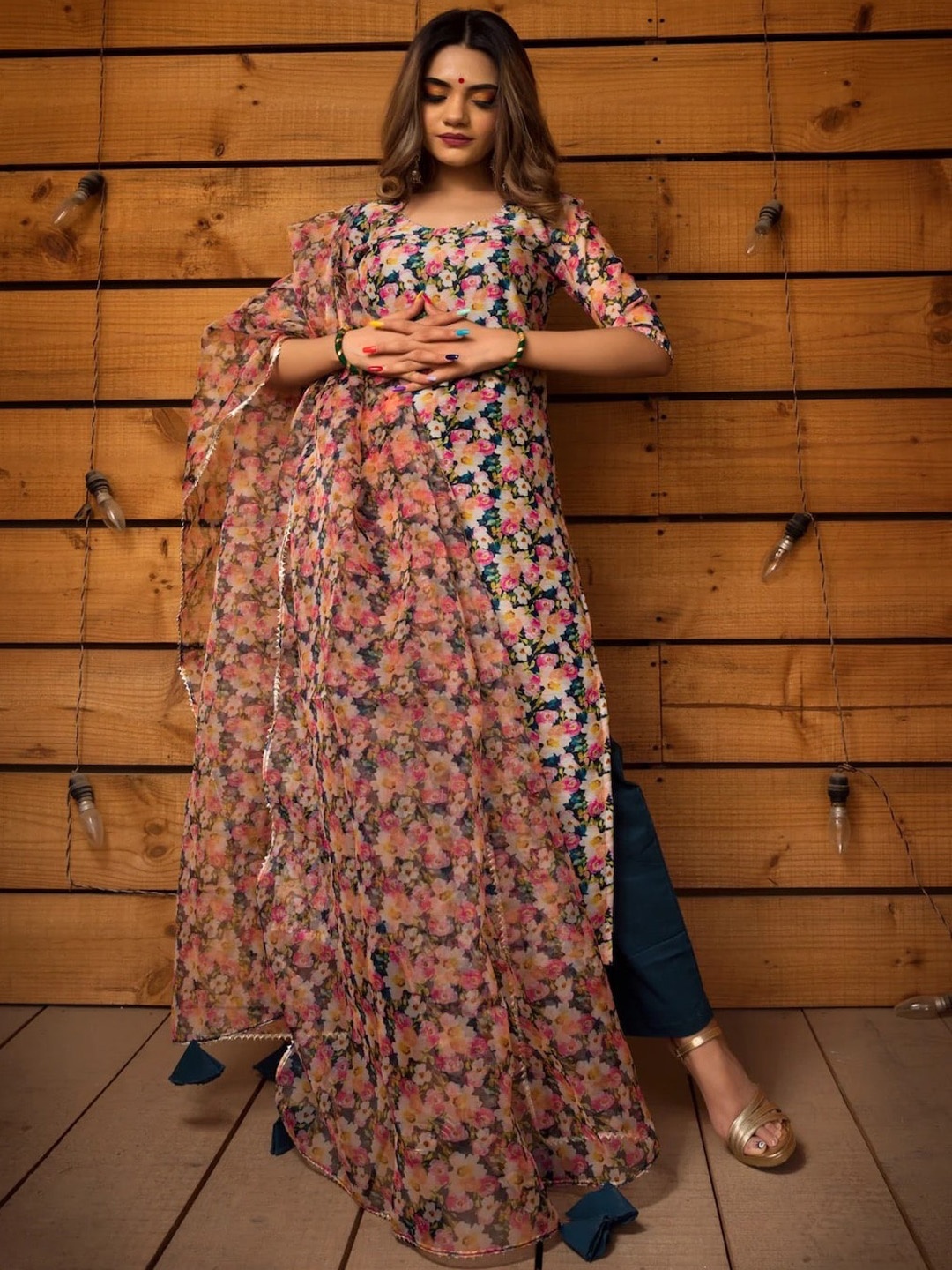 

Pomcha Floral Printed Regular Kurta with Trousers & With Dupatta, Blue