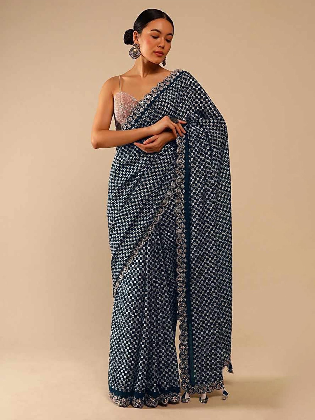 

GAJARAI Floral Printed And Embroidered Saree, Navy blue