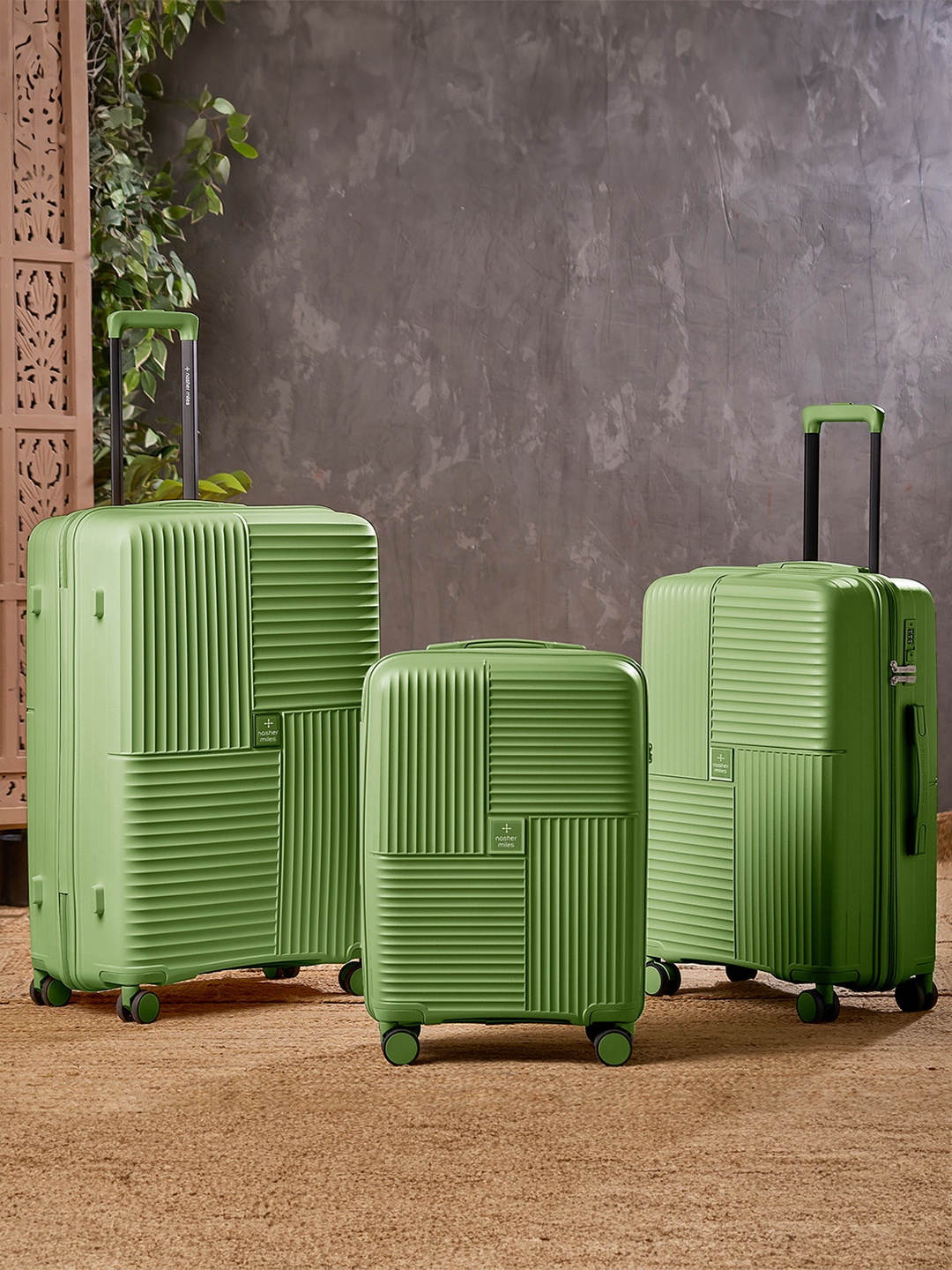 

Nasher Miles Singapore HardSide Polypropylene Set of 3 S/M/L Green Trolley Bags 55-65-75cm