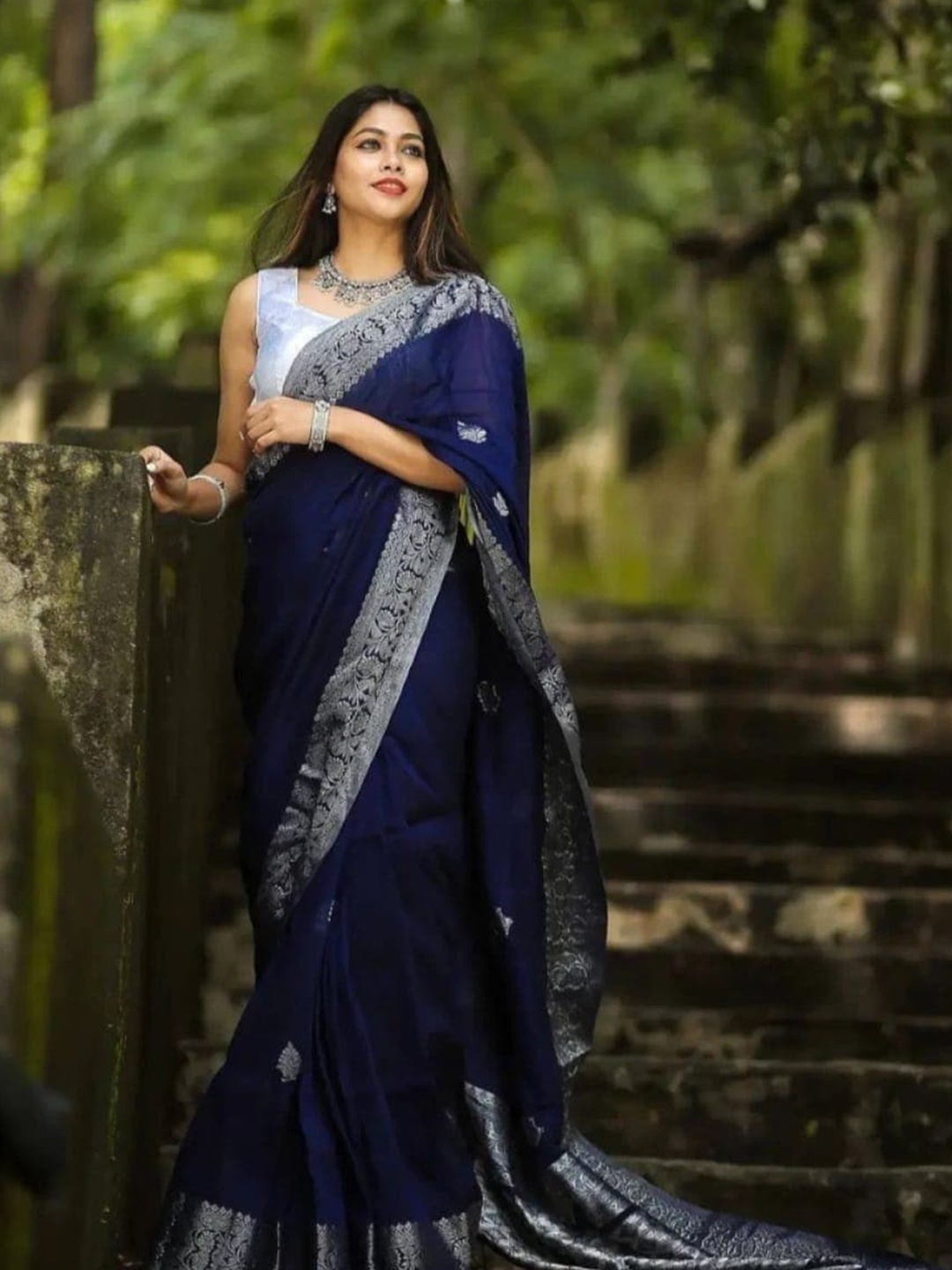 

Fashion Booms Woven Design Zari Banarasi Saree, Navy blue