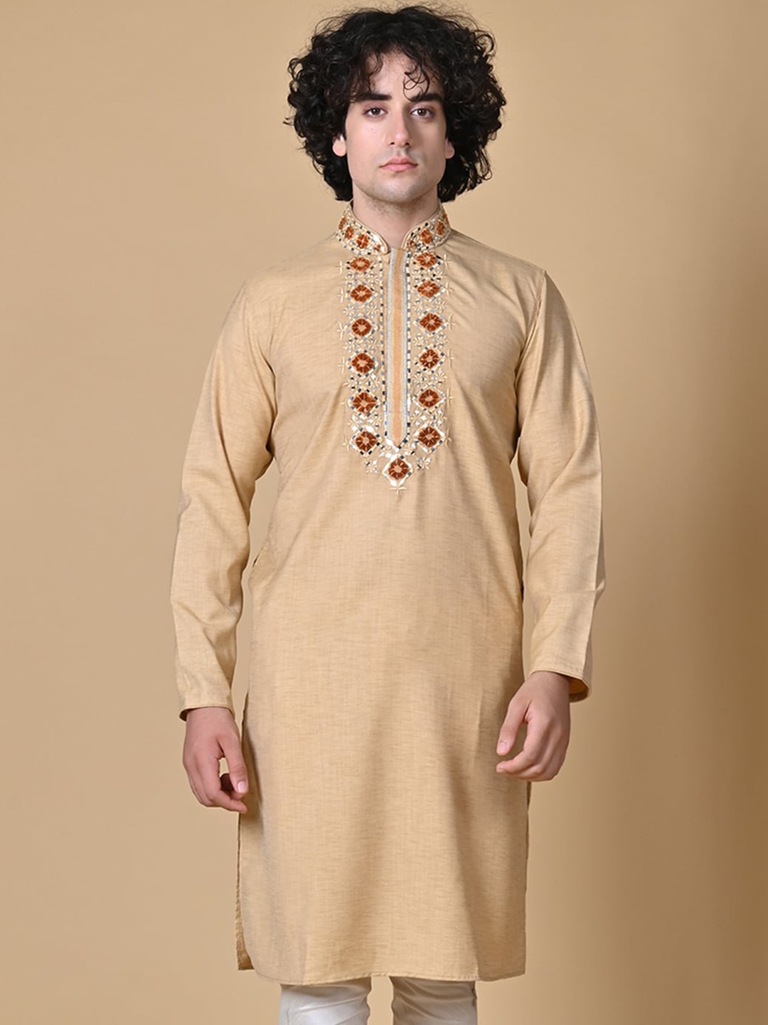 

MAAHI FABS Men Beige Floral Yoke Design Regular Thread Work Kurta with Pyjamas