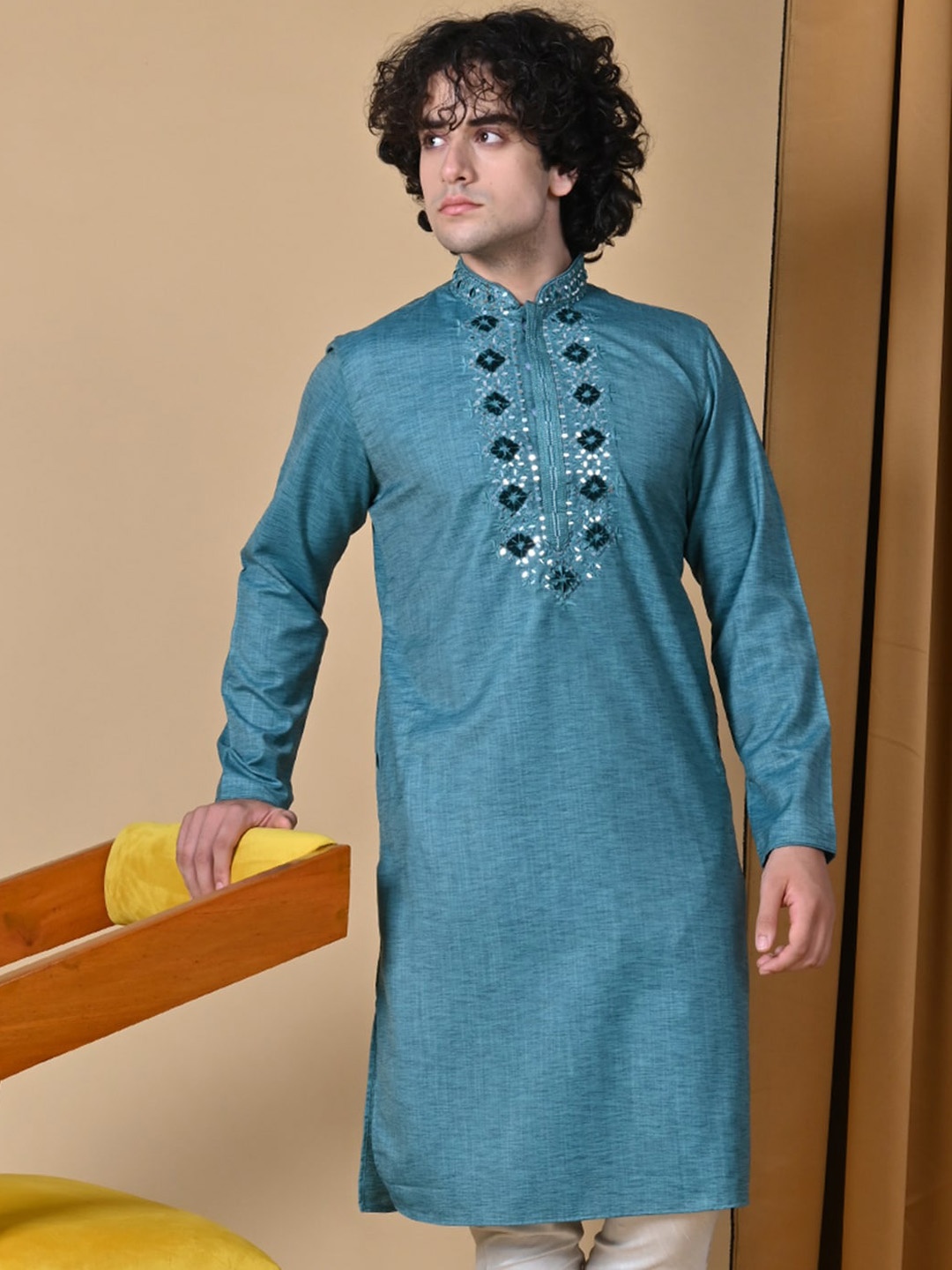 

MAAHI FABS Men Blue Floral Yoke Design Regular Thread Work Kurta with Pyjamas