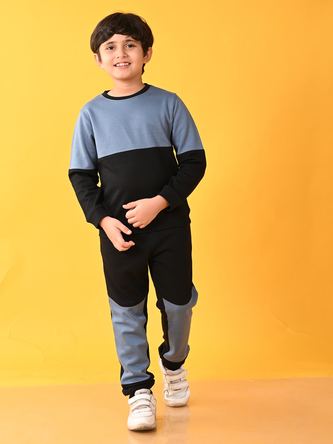 

Anthrilo Boys Colourblocked Round Neck T-Shirt with Trousers, Black