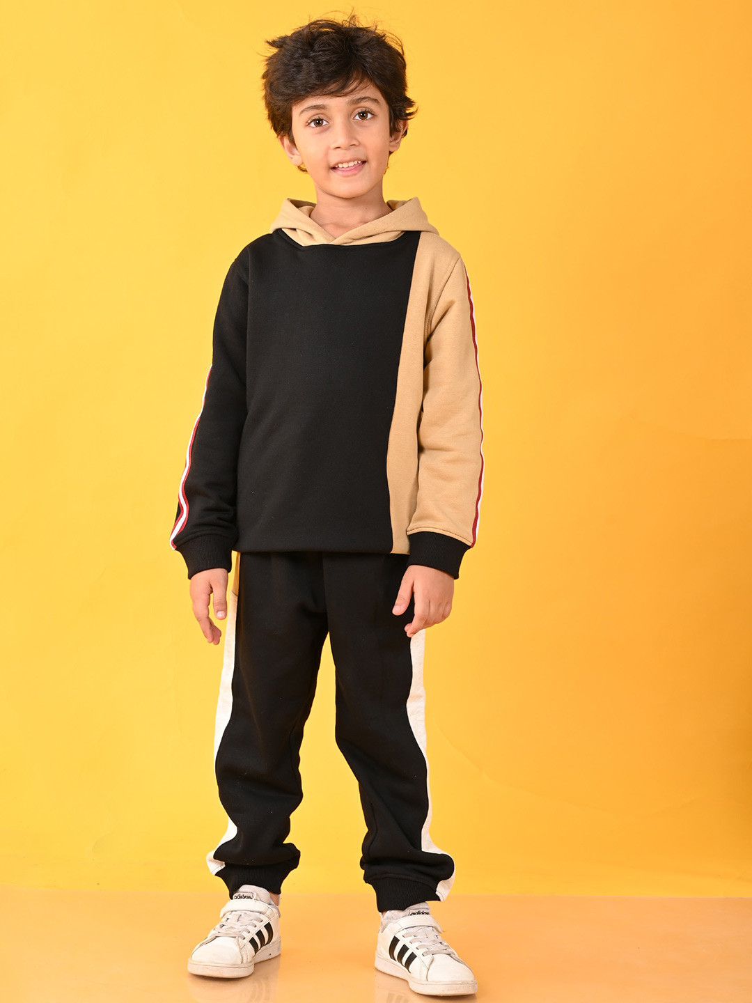 

Anthrilo Boys Colourblocked Long Sleeves Hood Sweatshirt With Jogger, Black
