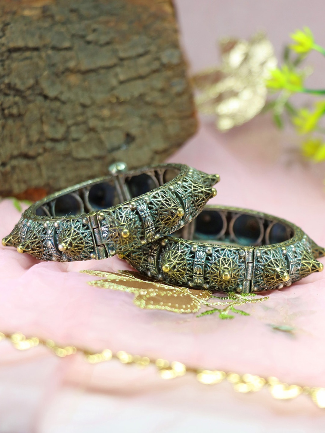 

Ozanoo Brass Kada Bracelet, Gold