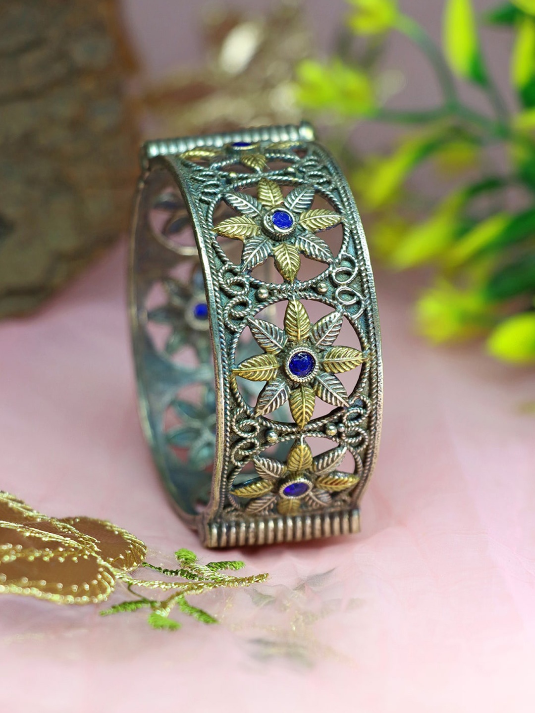

Ozanoo Brass Bangle-Style Bracelet, Gold