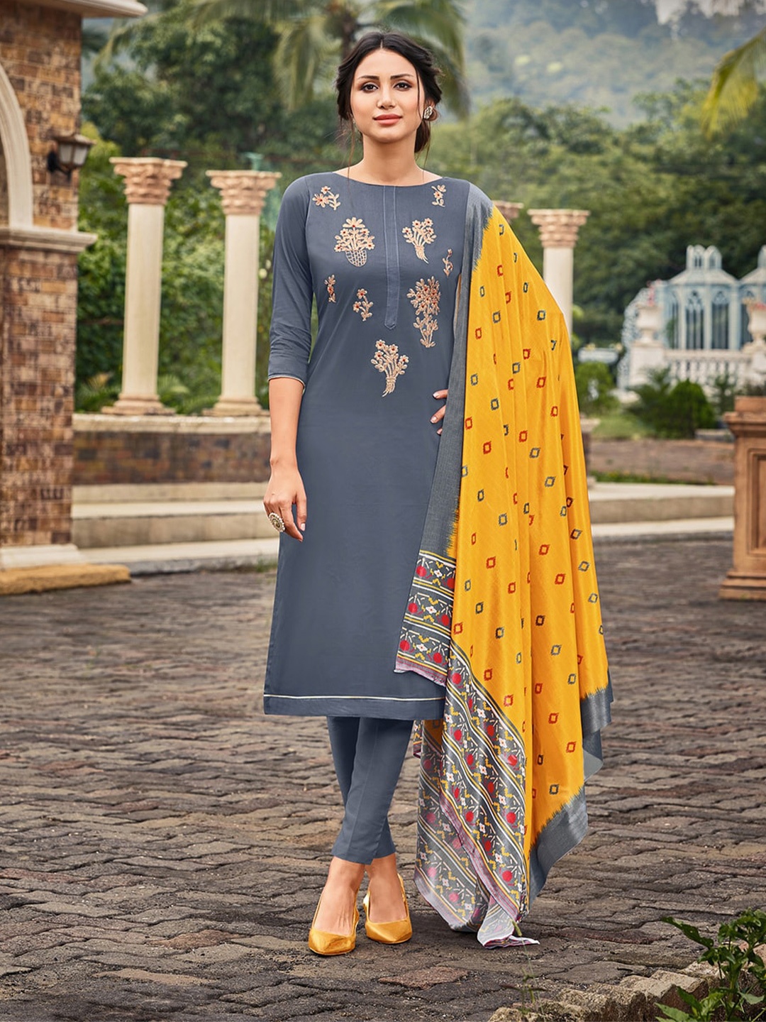 

DIVASTRI Floral Embroidered Unstitched Dress Material, Grey