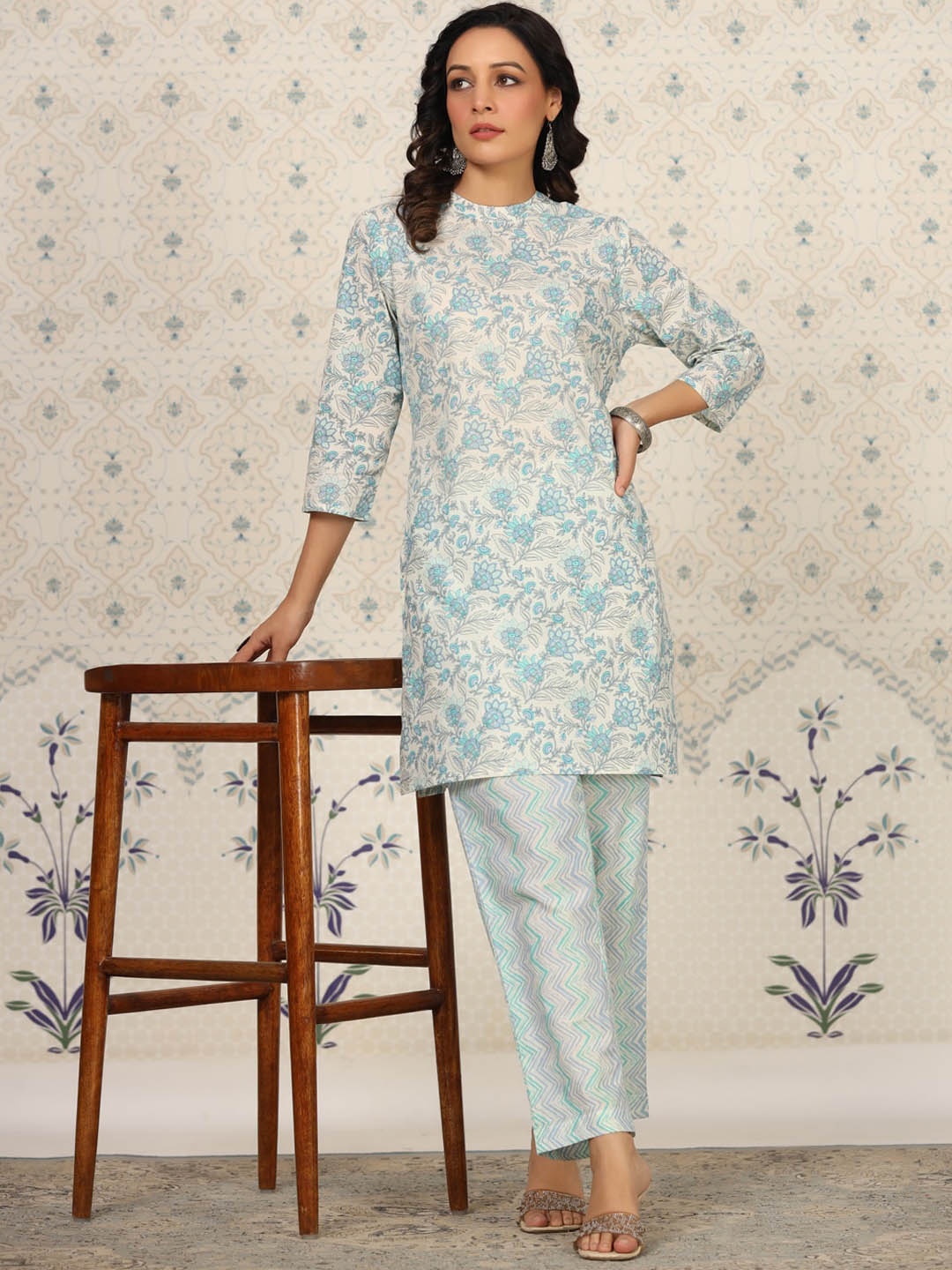 

Ode by House of Pataudi Floral Printed Mandarin Collar Pure Cotton Kurta with Trousers, White