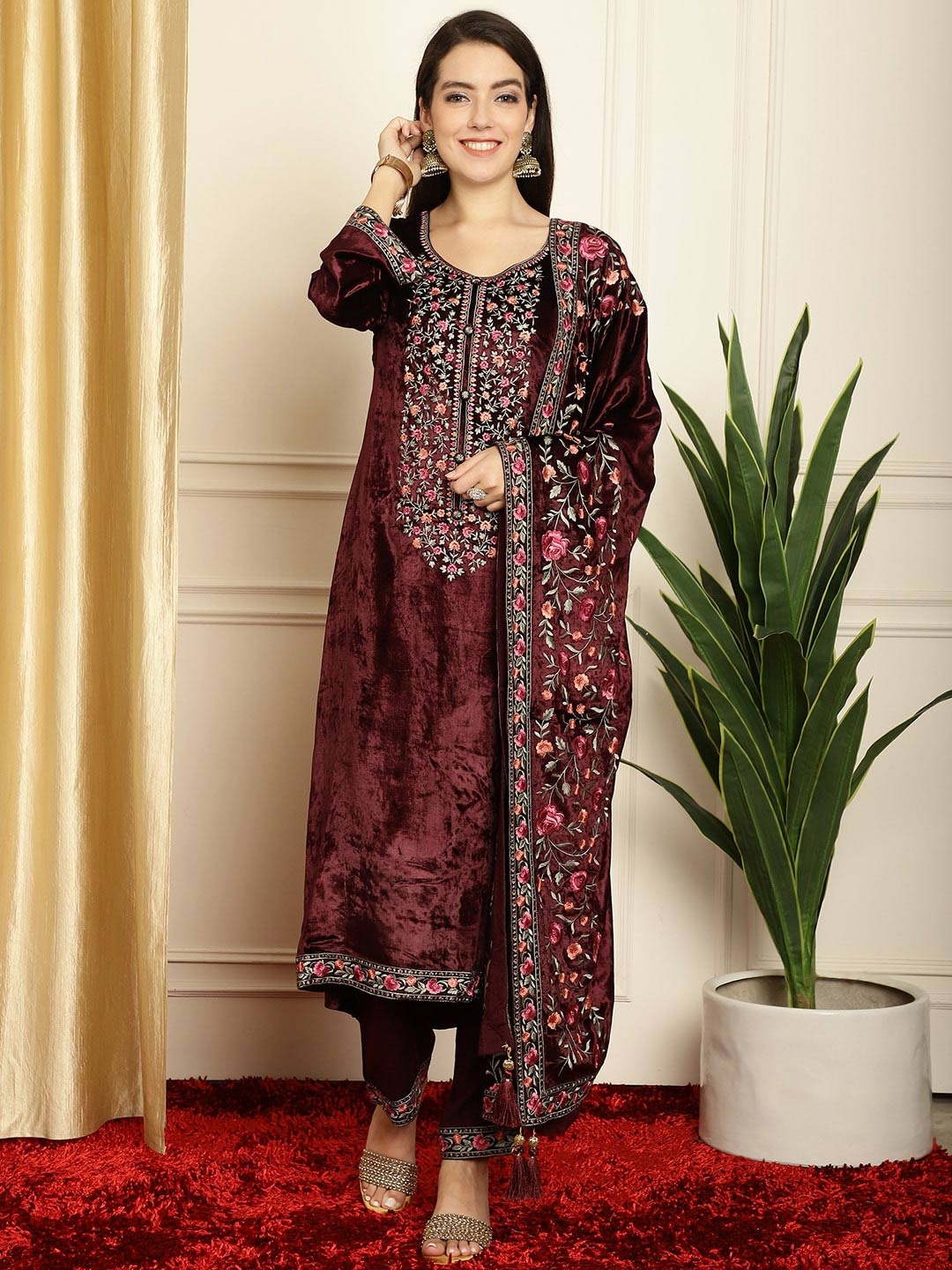 

Stylee LIFESTYLE Floral Embroidered Velvet Unstitched Dress Material, Burgundy