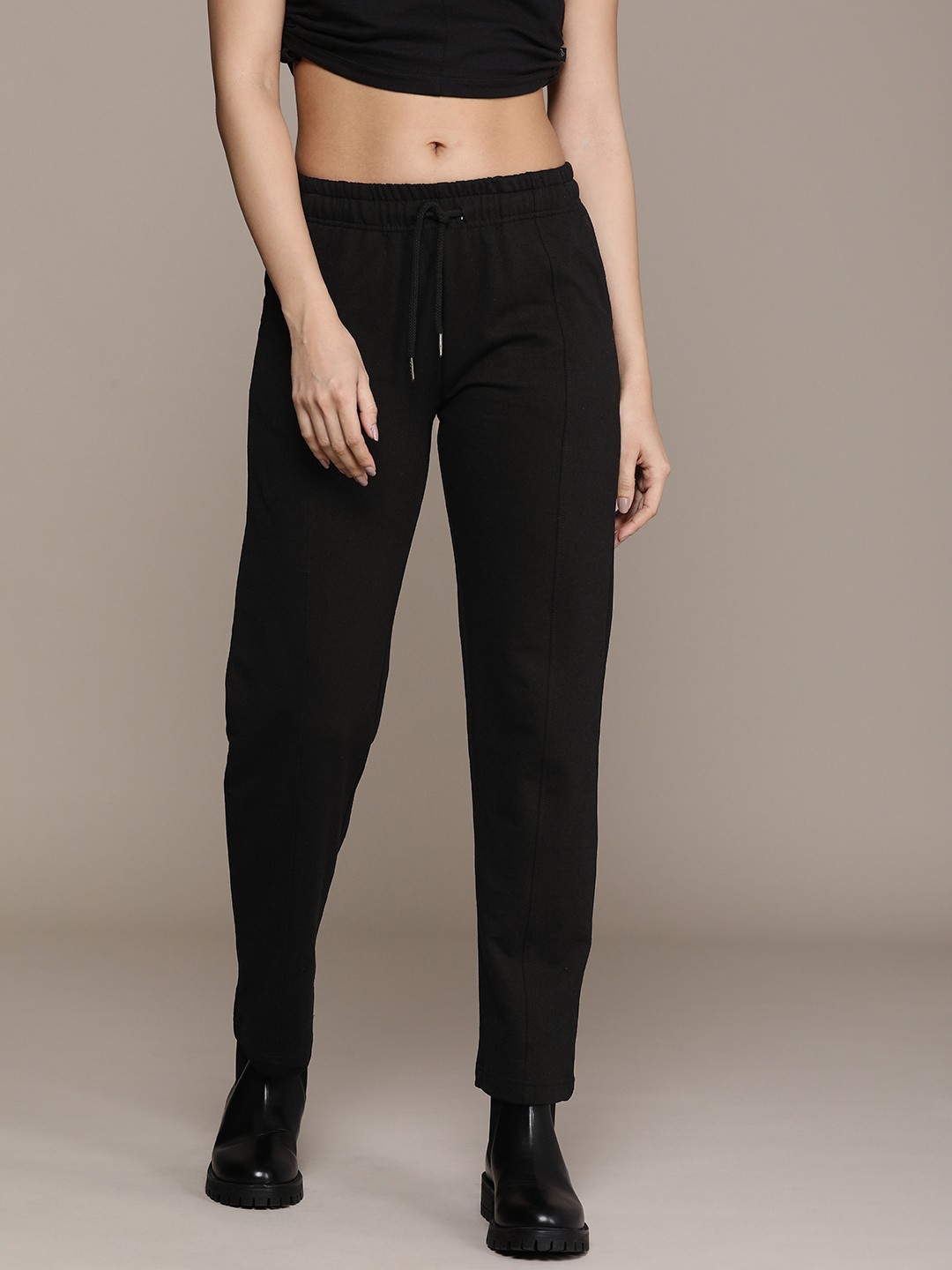 

Roadster Women Solid Regular Fit Track Pant, Black