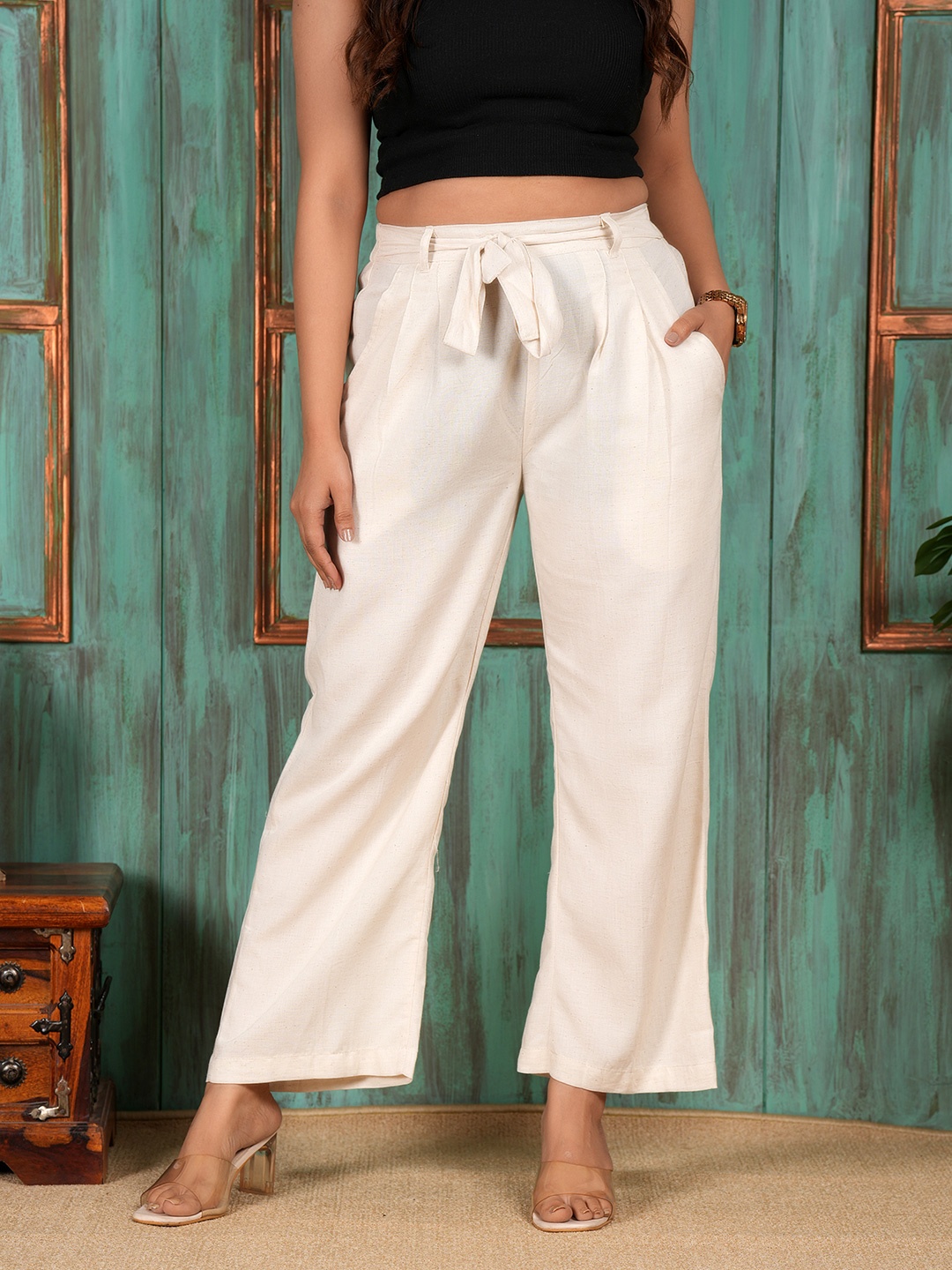 

Style Shoes Women Mid-Rise Linen Cropped Trousers, Cream