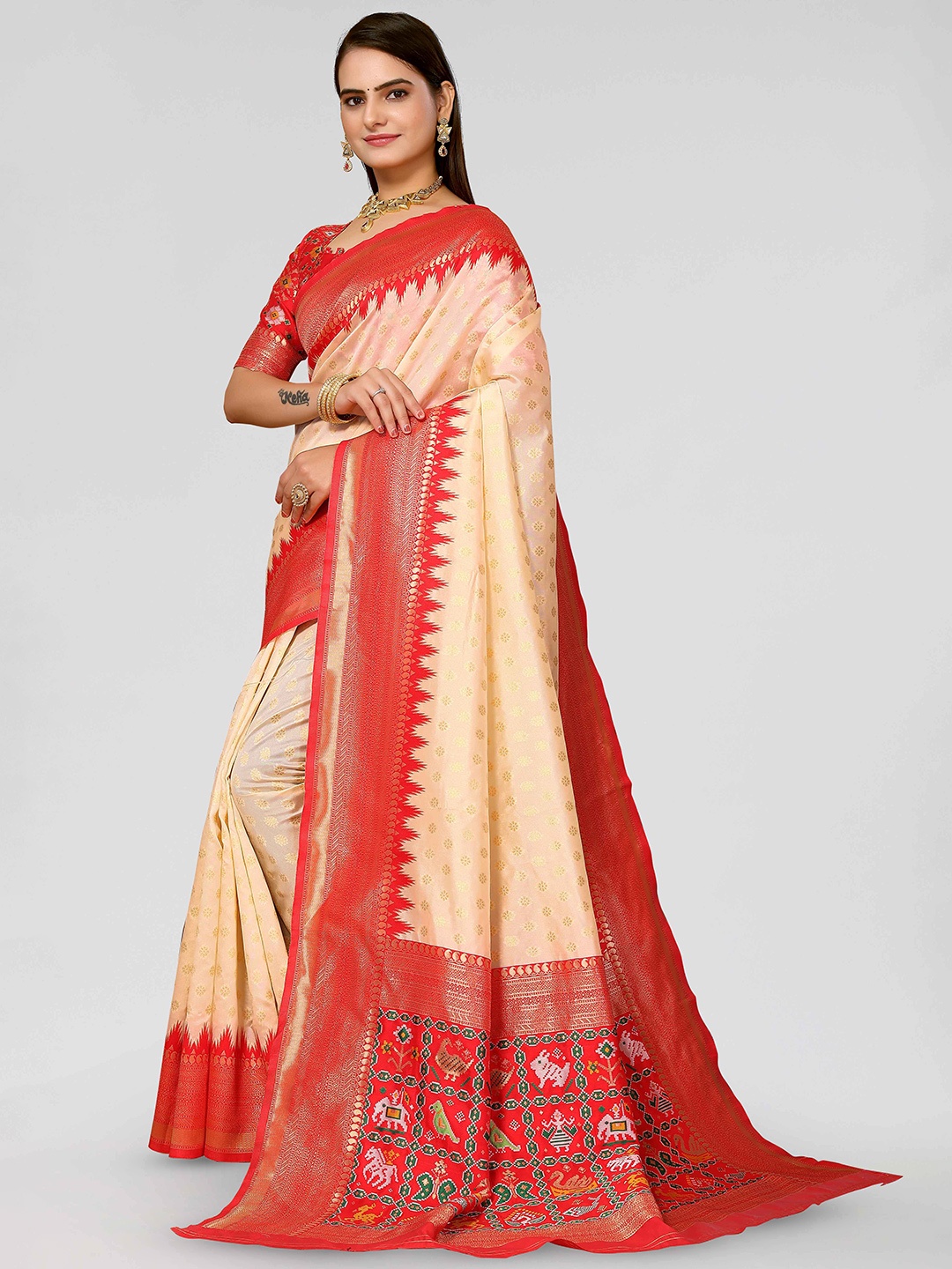 

DIVASTRI Ethnic Motifs Woven Design Zari Patola Saree, Cream