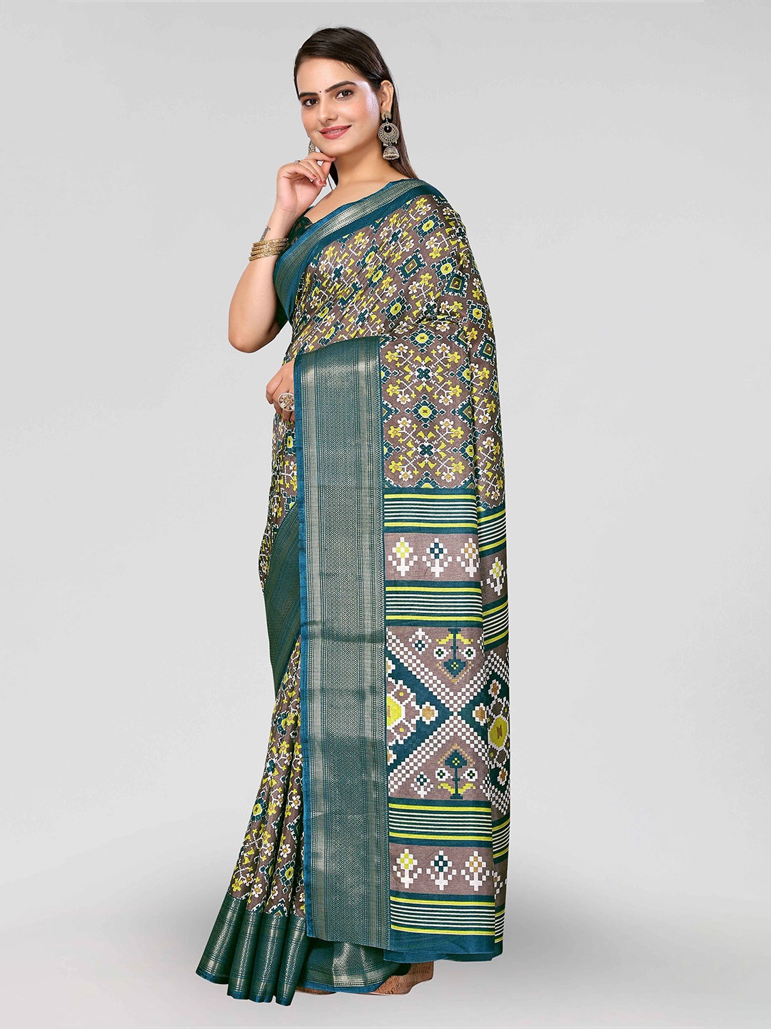 

DIVASTRI Ethnic Motifs Printed Zari Patola Saree, Green