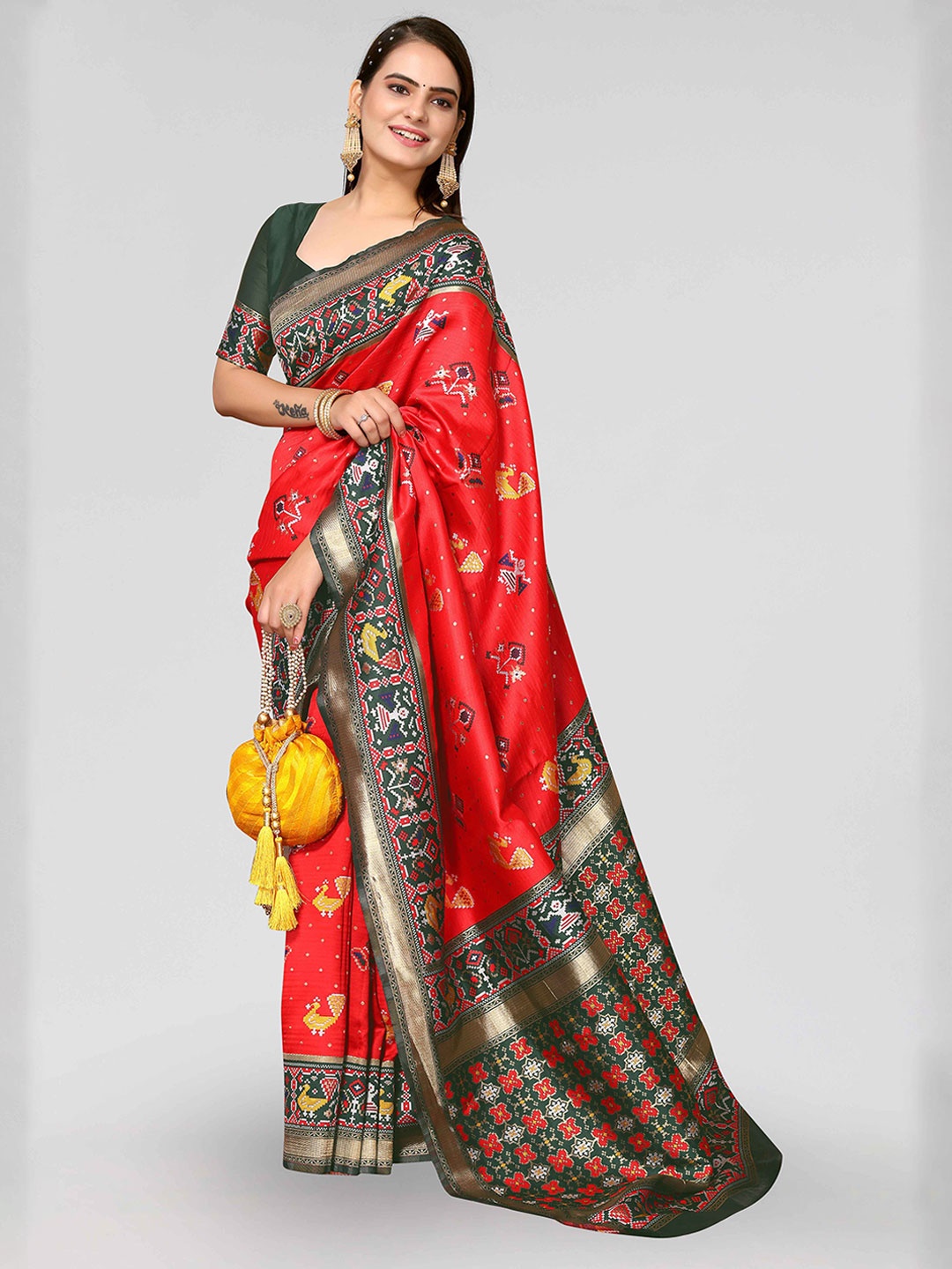 

DIVASTRI Ethnic Motifs Printed Zari Patola Saree, Red