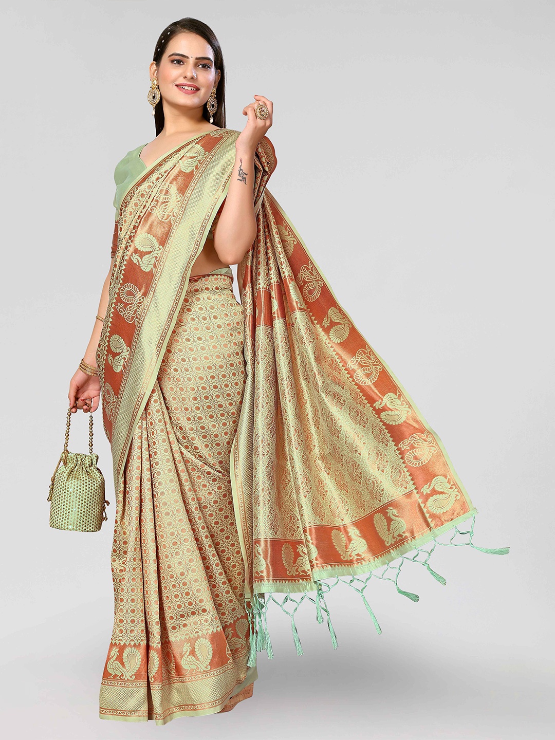 

DIVASTRI Ethnic Motifs Woven Design Zari Saree, Green