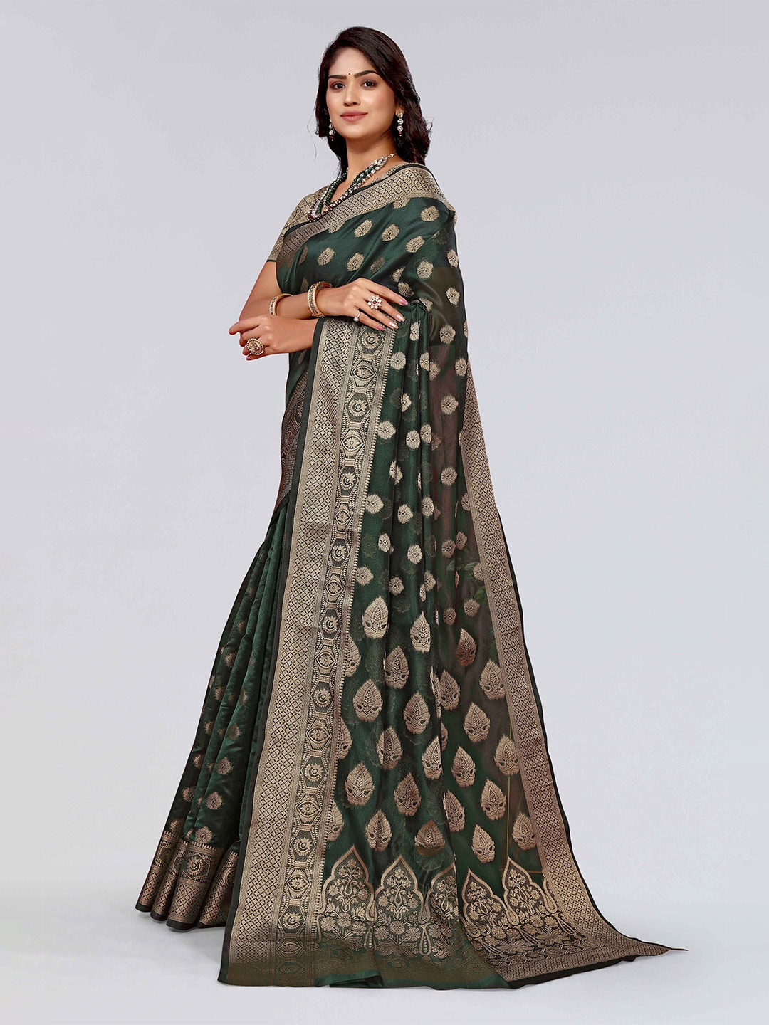 

DIVASTRI Woven Design Zari Silk Blend Banarasi Saree, Green