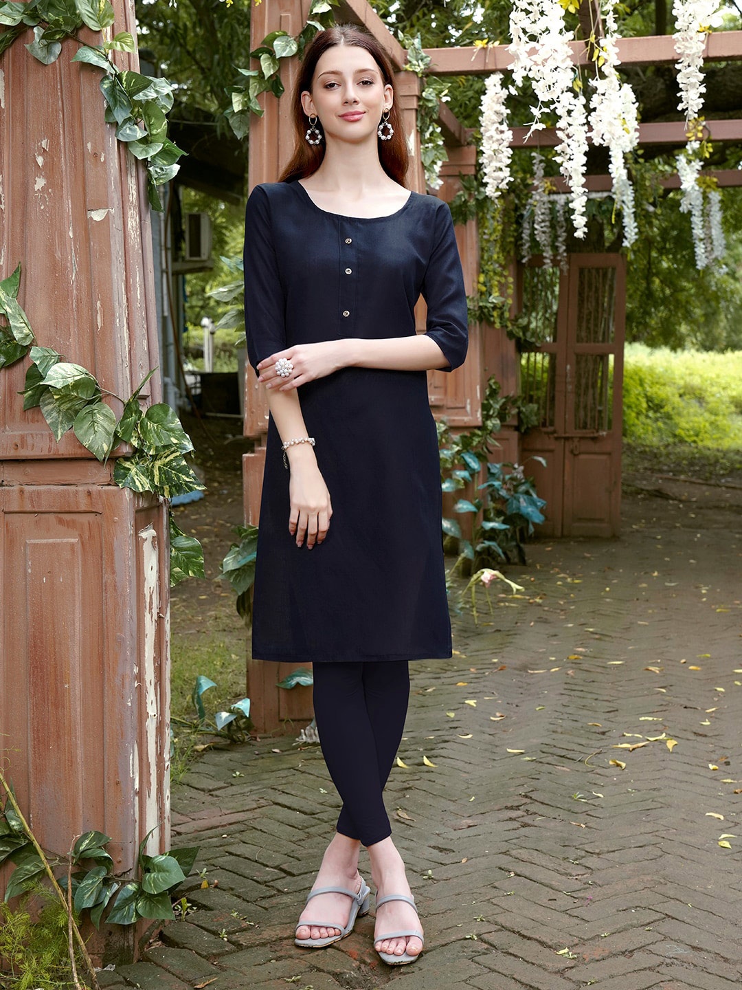 

Anouk Round Neck Regular Straight Kurta, Black