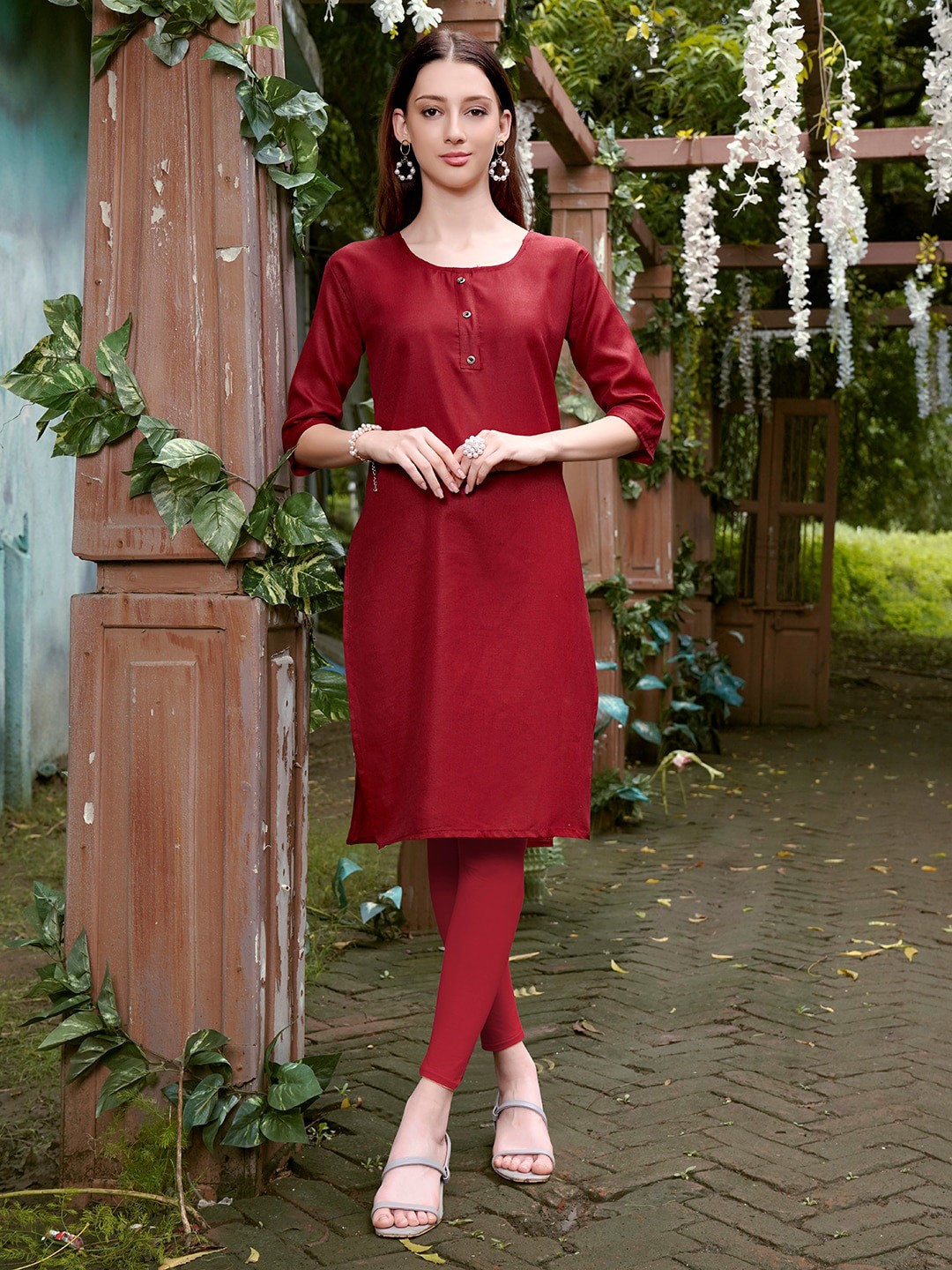 

Anouk Round Neck Cotton Straight Kurta, Maroon