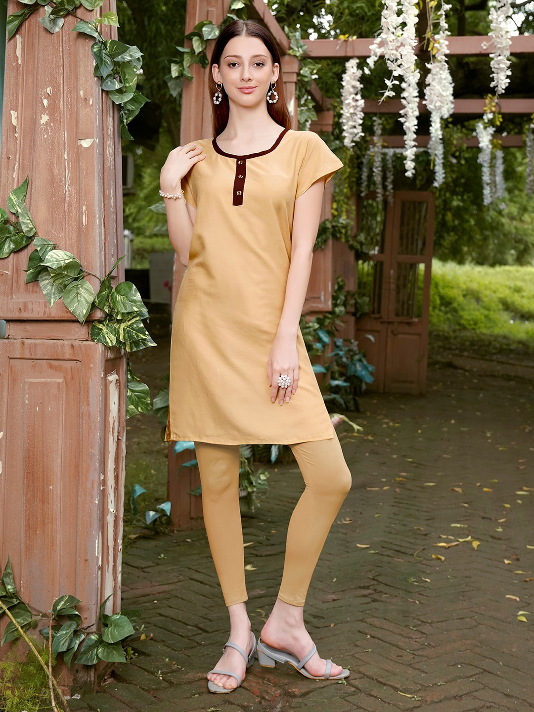 

Anouk Round Neck Straight Kurta, Cream