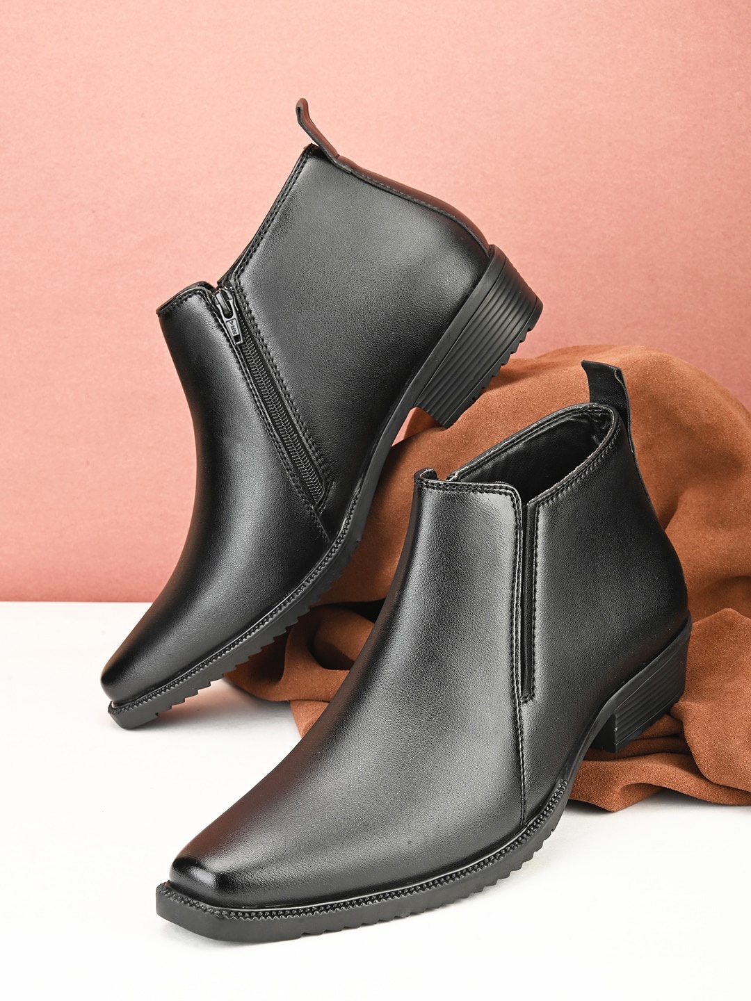 

Roadster Black Round Toe Zipper Boots