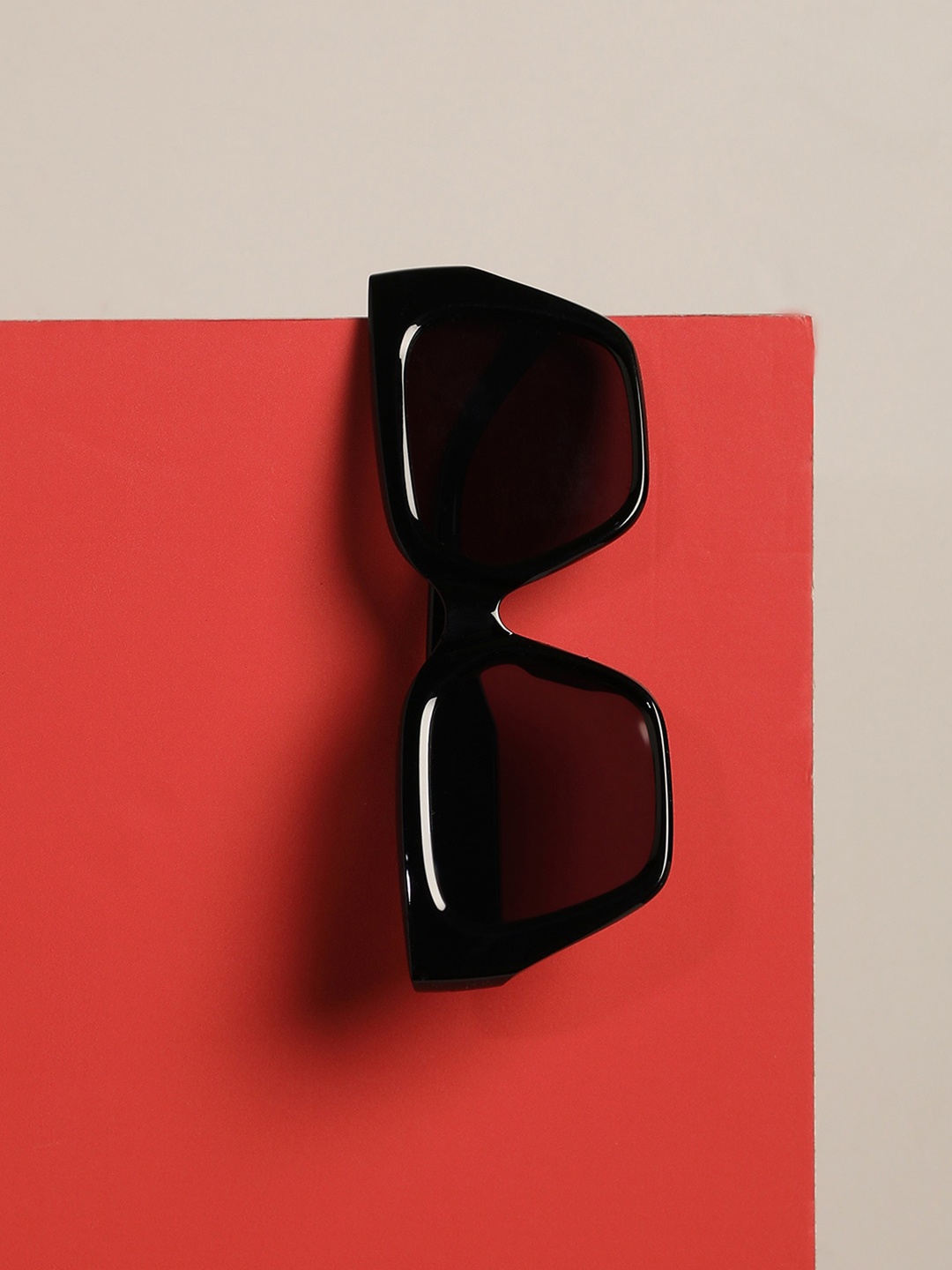 

HAUTE SAUCE by Campus Sutra Women Oversized Sunglasses with Polarised Lens, Black