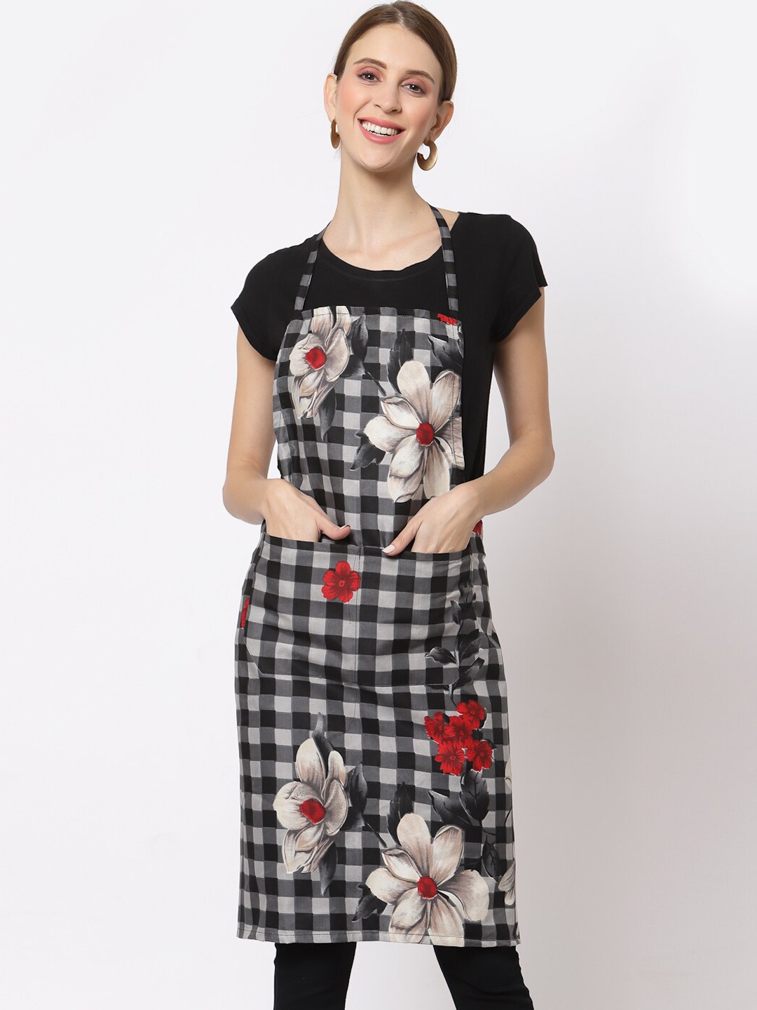 

Arrabi Black Floral Printed Apron