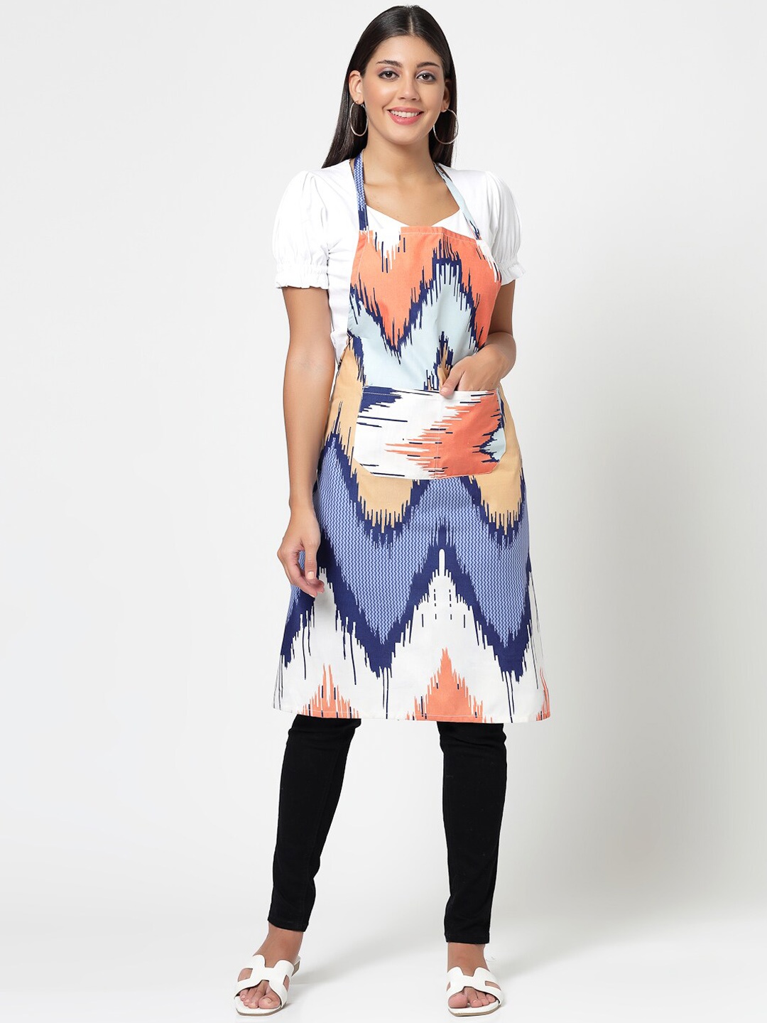 

Arrabi Blue & White Abstract Printed Apron
