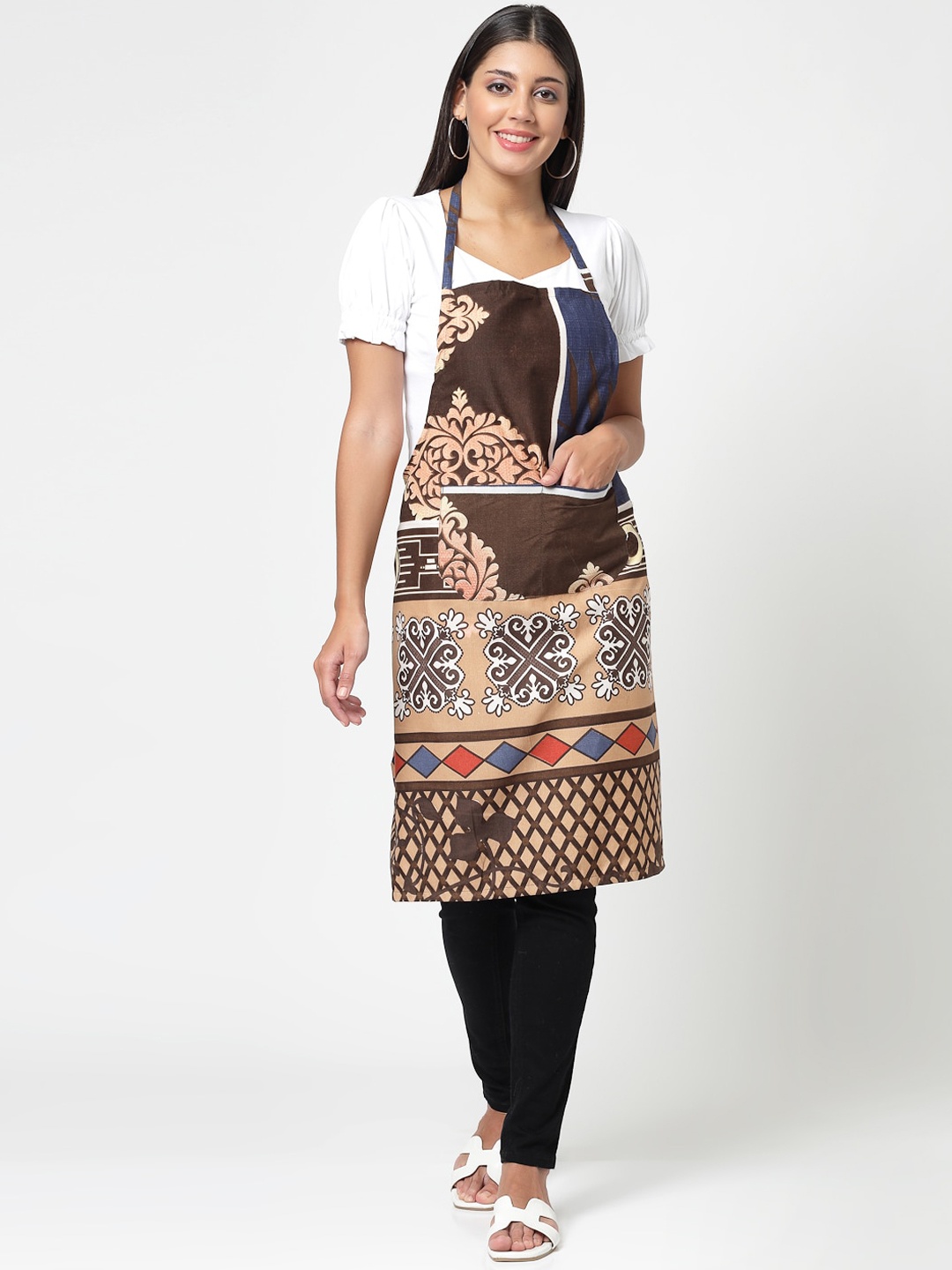 

Arrabi Brown & Beige Floral Printed Apron With 2 Patch Pockets