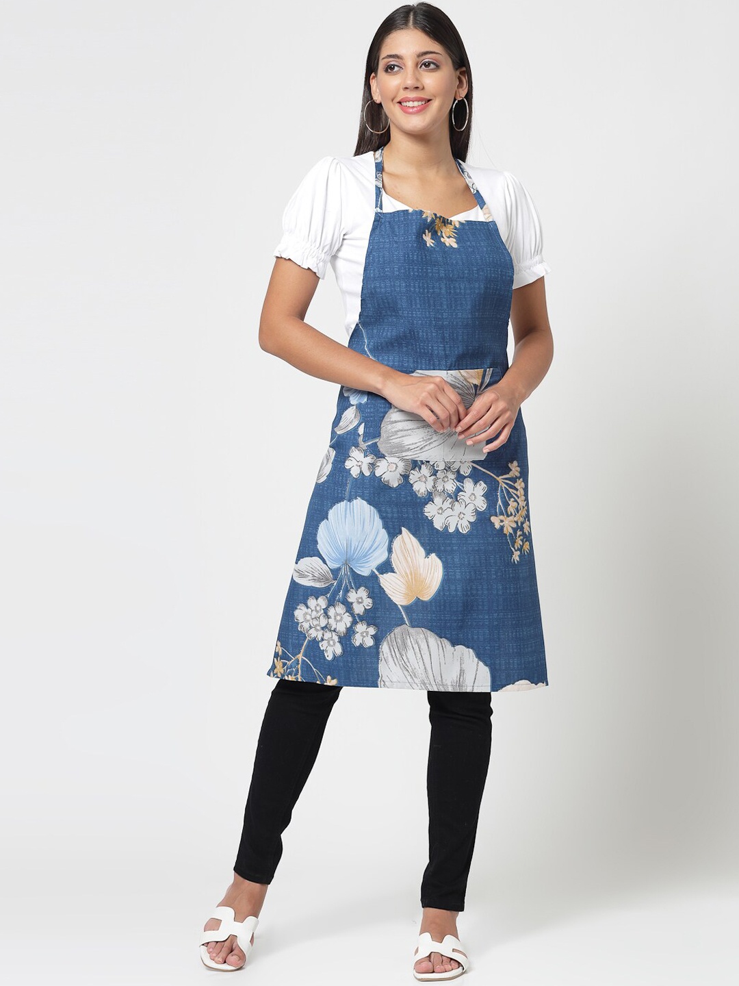 

Arrabi Blue Floral Printed Apron