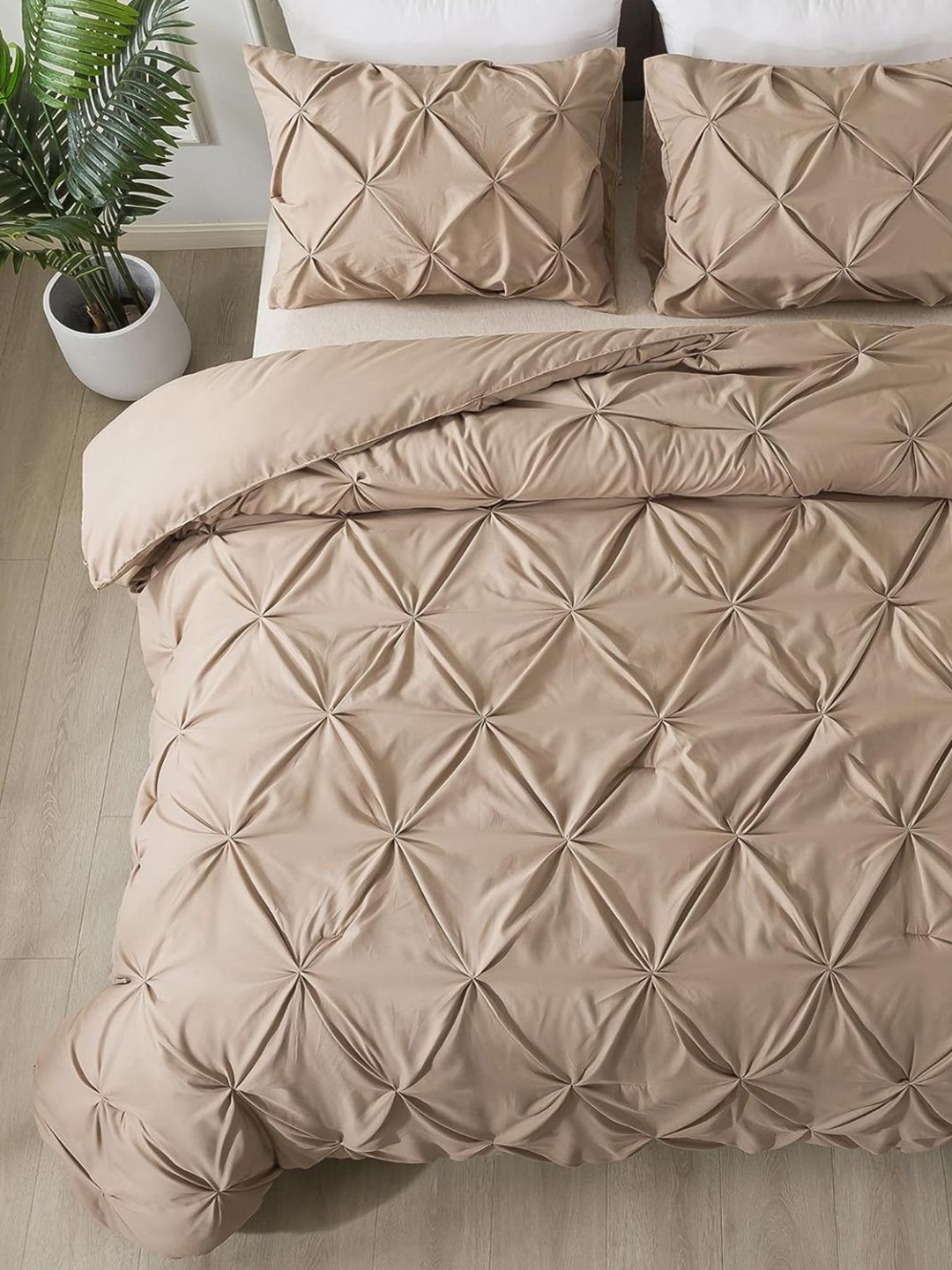 

THE WHITE MOSS Marquis Luxurious Pinch Pleated King Winter Comforter & 2 Pillow Covers, Taupe
