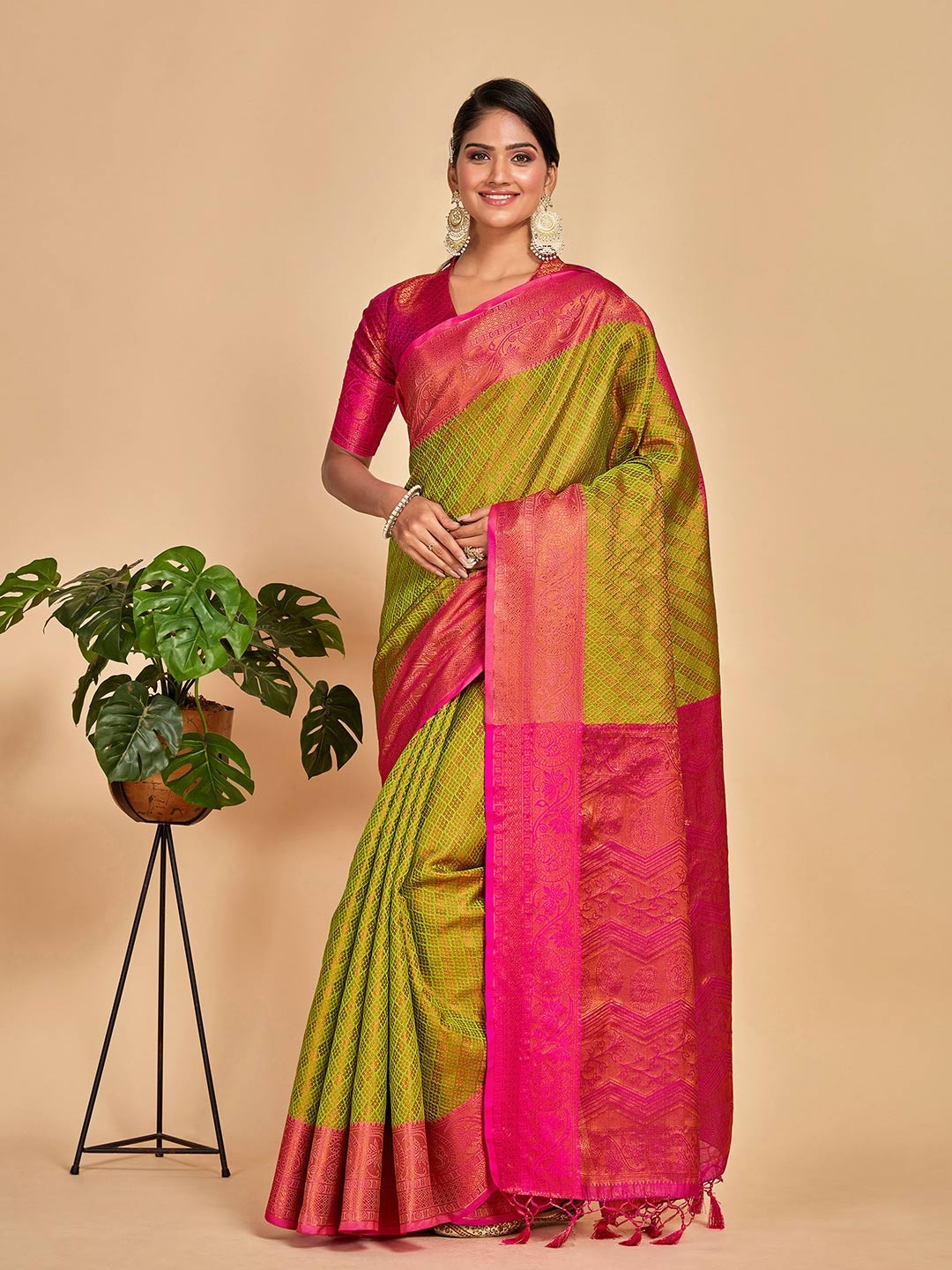 

MIMOSA Ethnic Motif Woven Design Zari Kanjeevaram Saree, Green