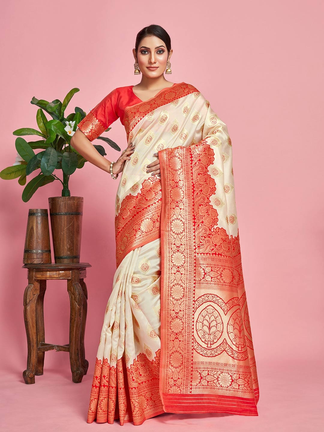

MIMOSA Ethnic Motifs Woven Design Zari Art Silk Kanjeevaram Saree, White