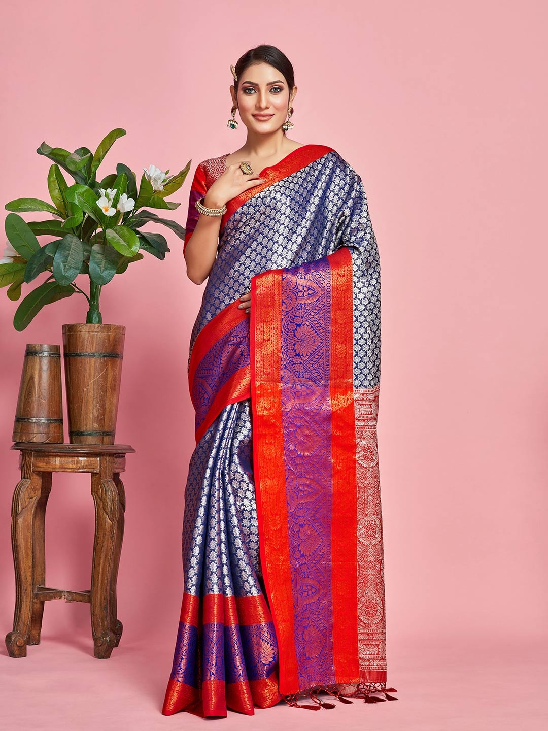 

MIMOSA Ethnic Motifs Woven Design Zari Art Silk Kanjeevaram Saree, Navy blue