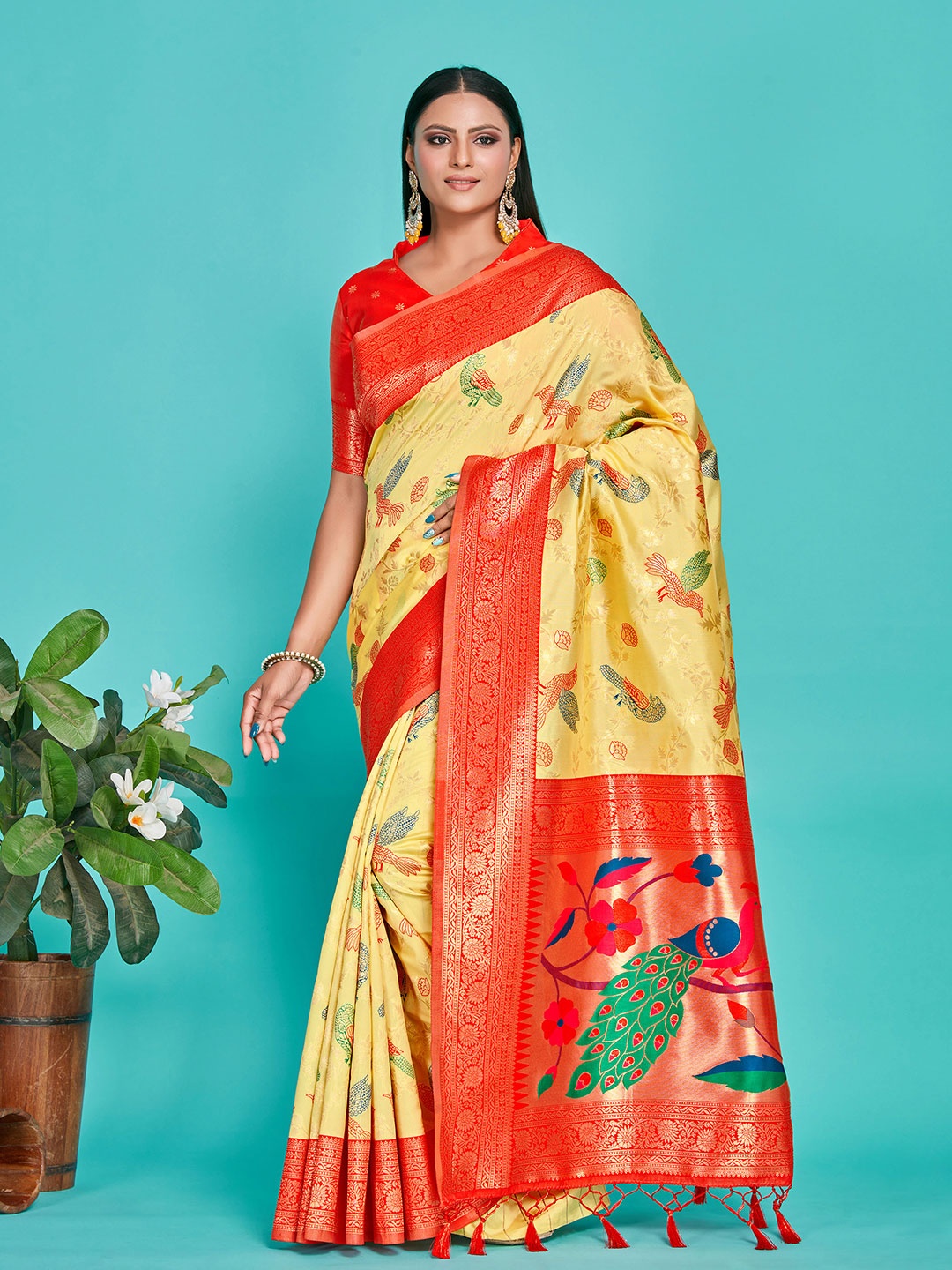 

MIMOSA Woven Design Zari Linen Blend Banarasi Saree, Yellow